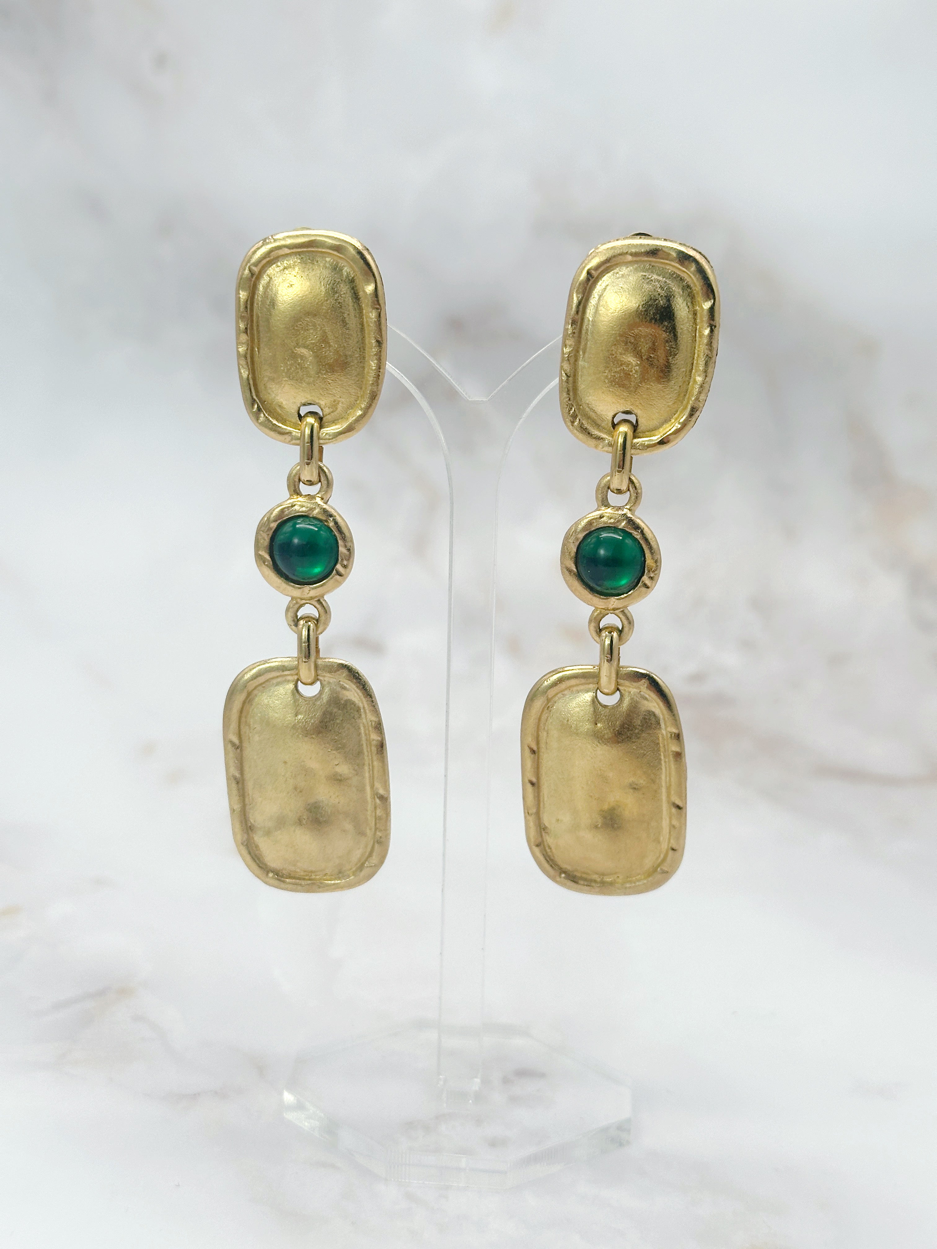 Signierte Vintage Statement Ohrclips von Sphinx mit grünen Glascabochons