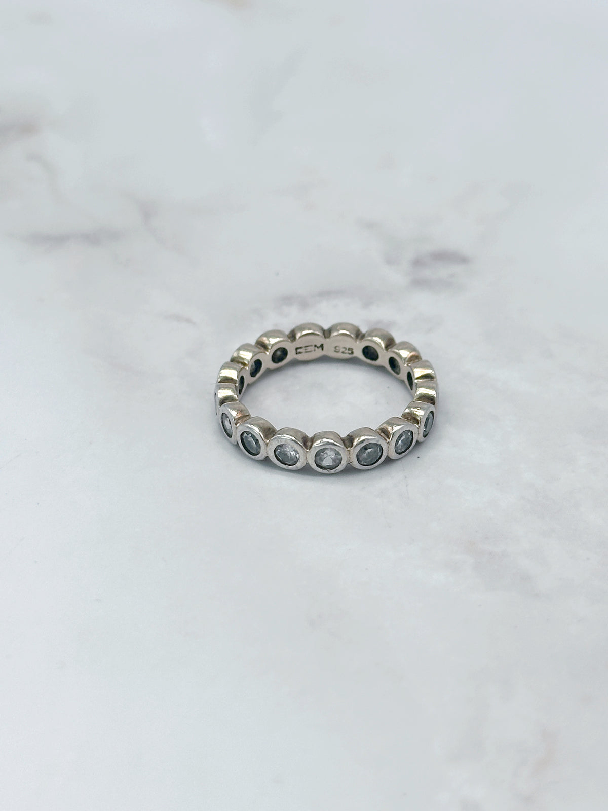 Vergoldeter Eternity Ring aus 925 Silber mit Zirkonia