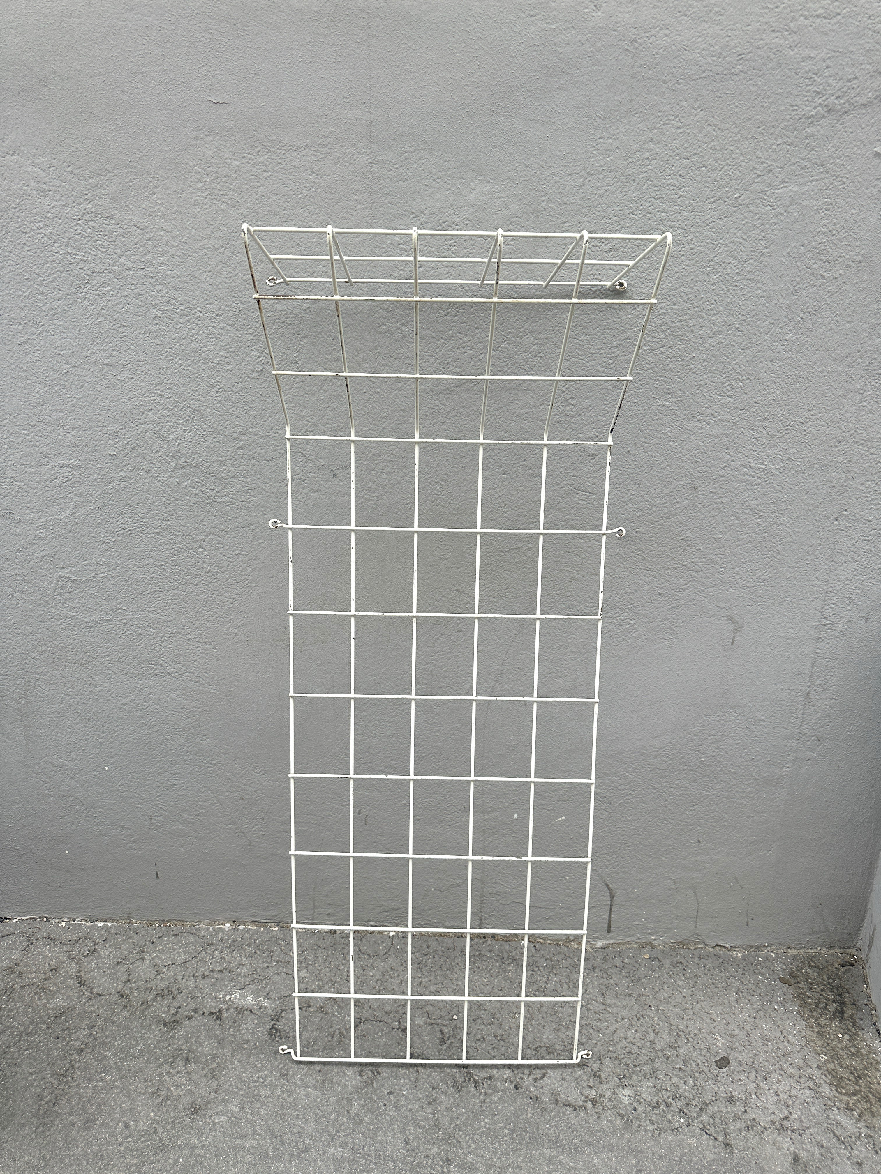 Vintage Wandgarderobe String in Weiß