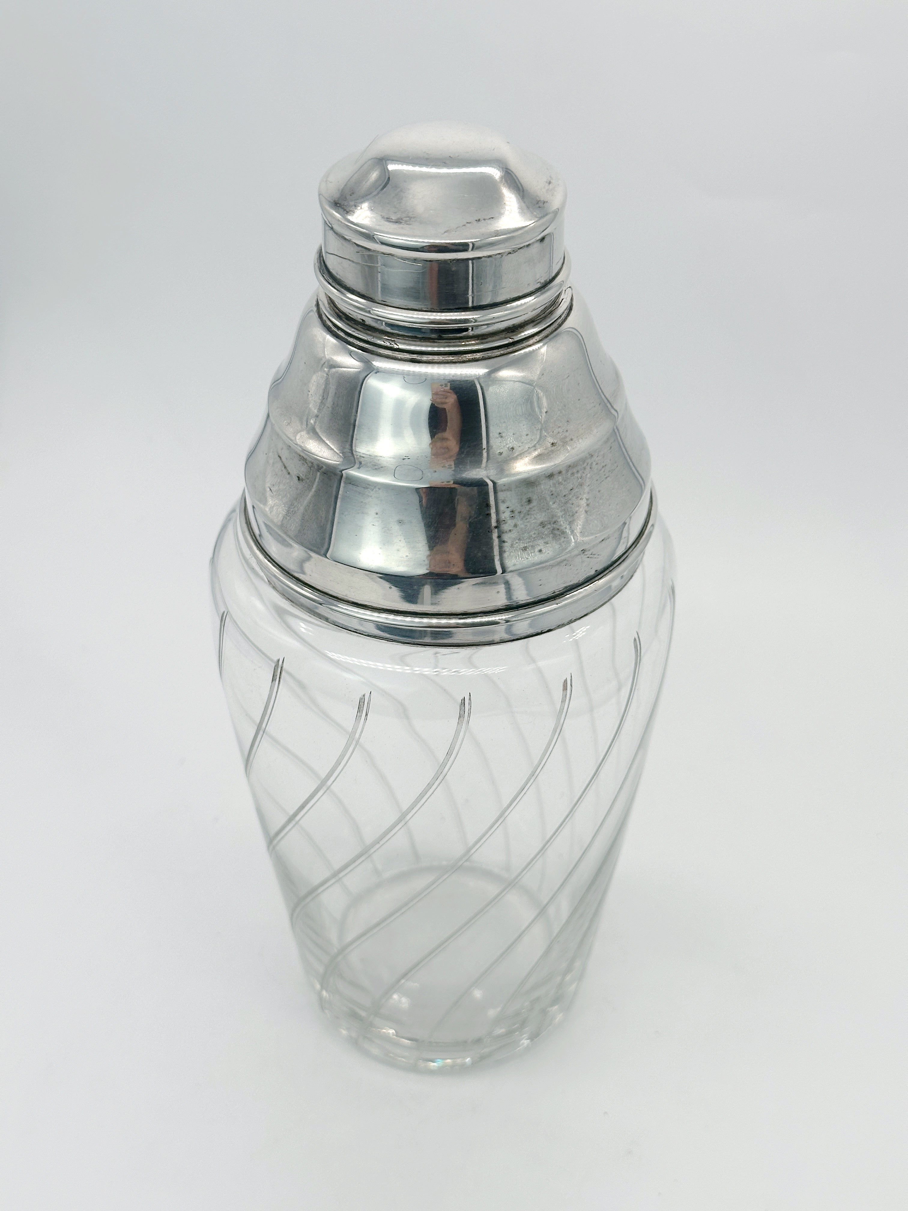 Eleganter Art Déco Cocktailshaker mit Glasätzung um 1930