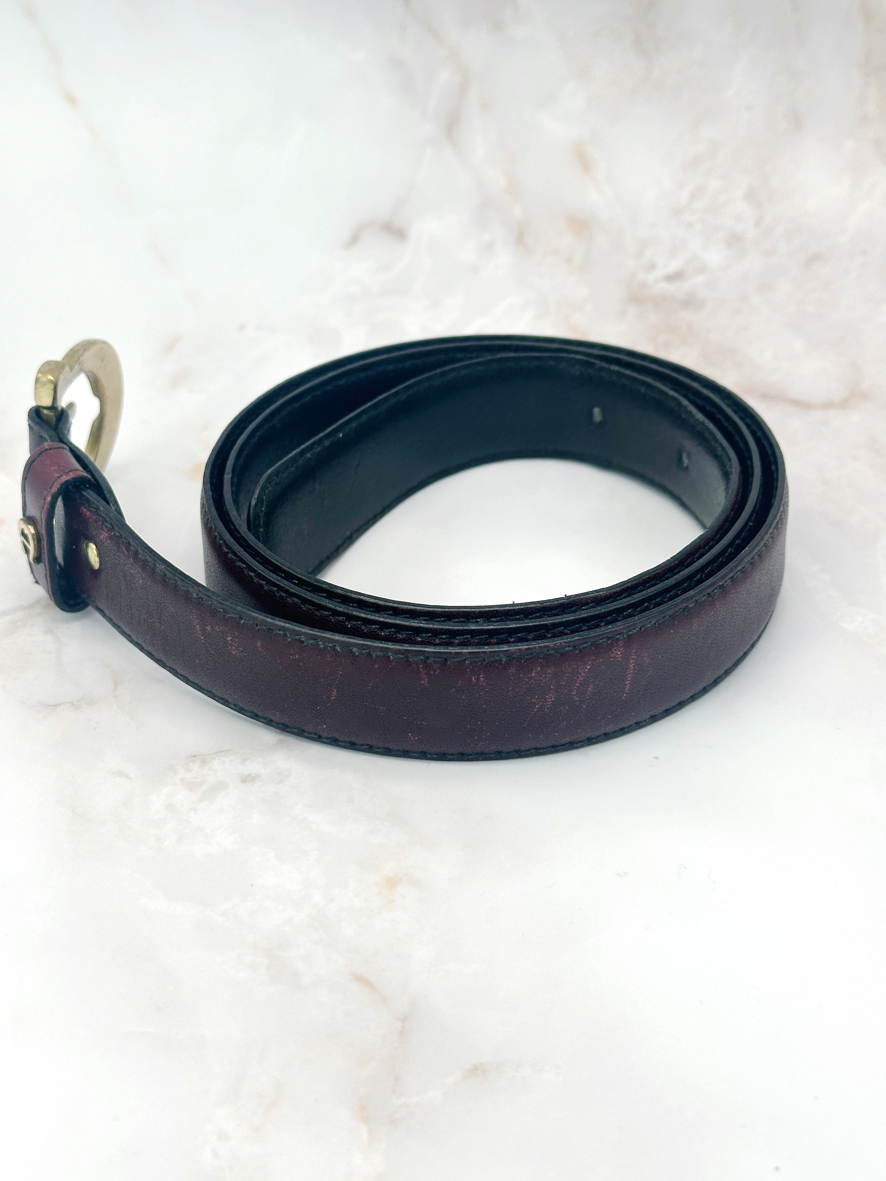 Etienne Aigner Vintage Gürtel aus dunkelrotem Leder mit Messing-Details