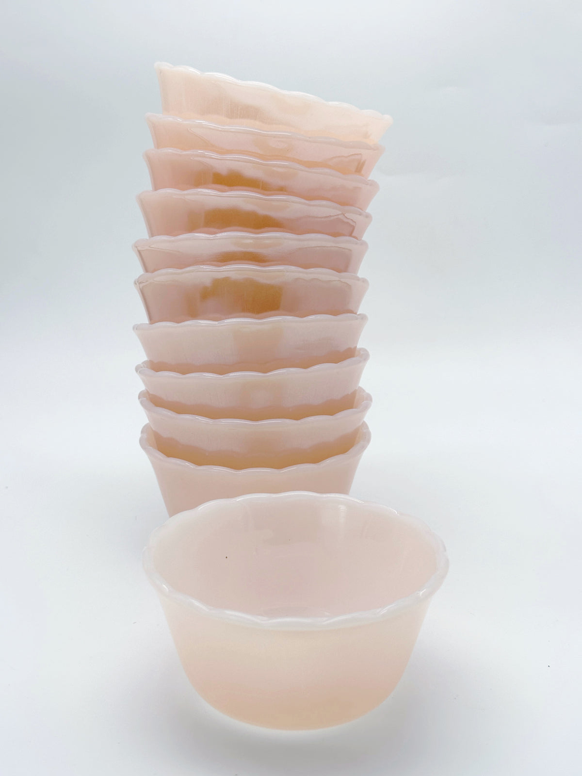 Pfirsichfarbenes Vintage Salatschüssel-Set mit changierendem Schimmer – 12-teilig