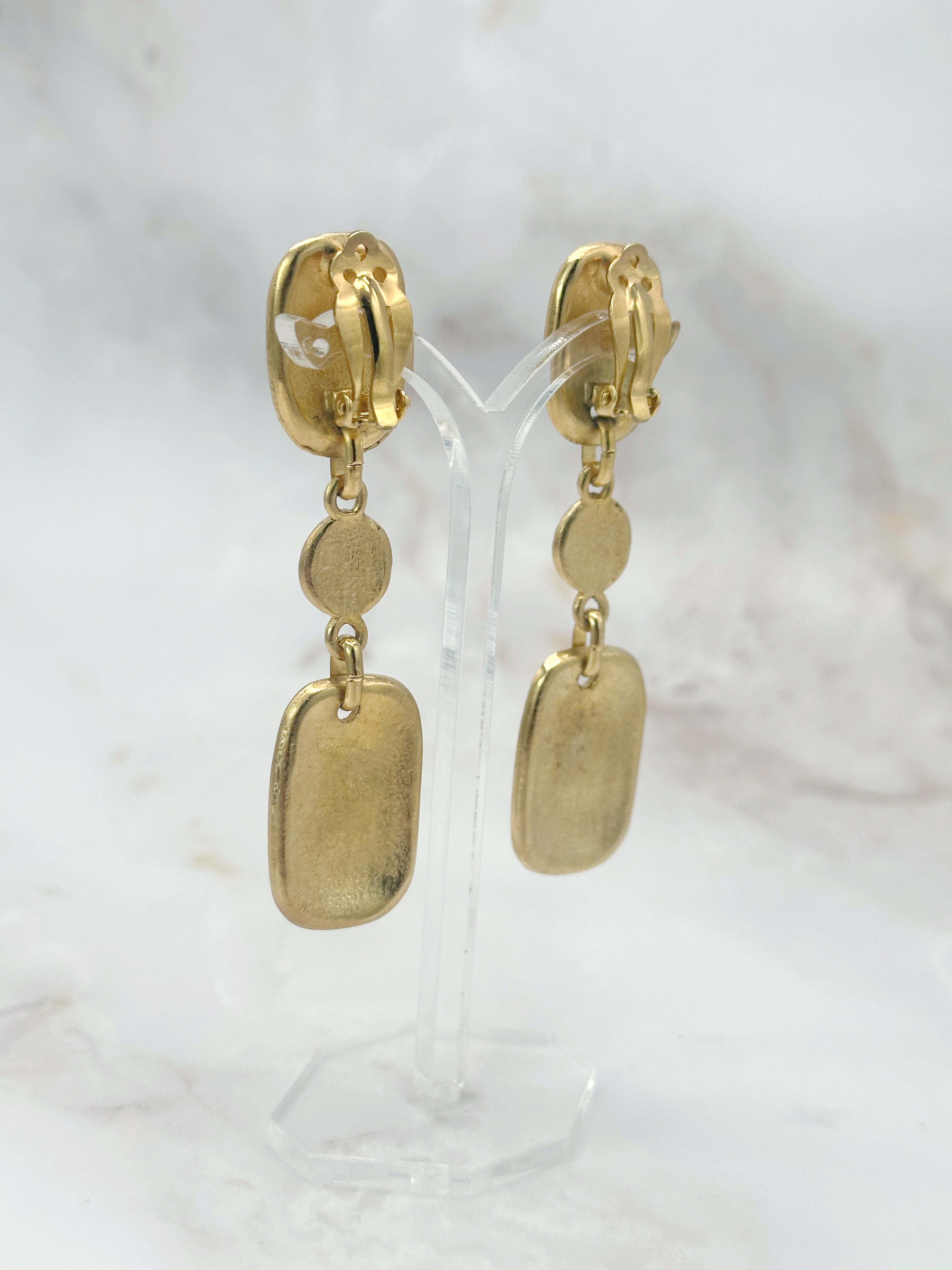 Signierte Vintage Statement Ohrclips von Sphinx mit grünen Glascabochons