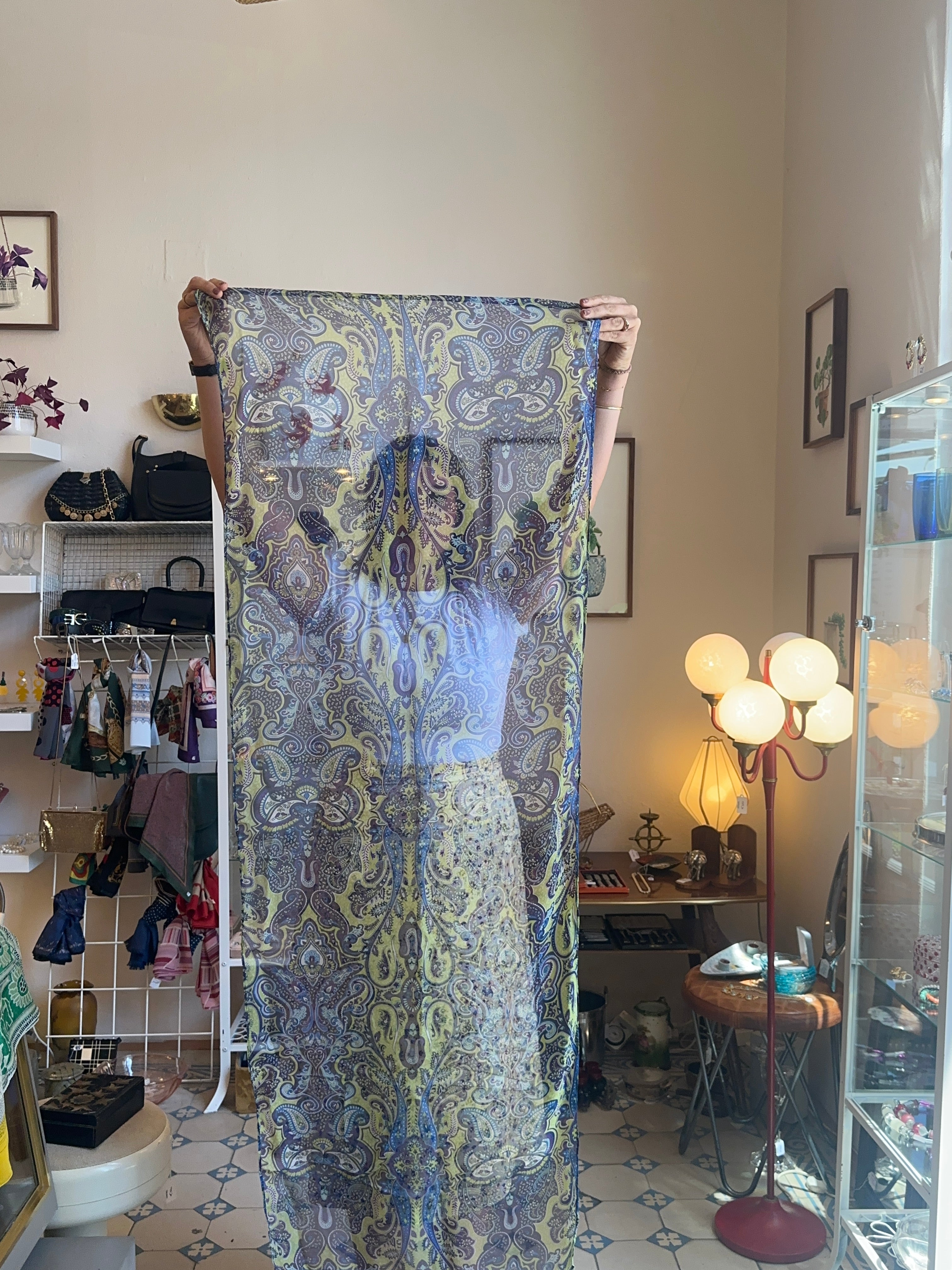 Seidenschal mit Paisleymuster in Violett, Limettengrün und Blau
