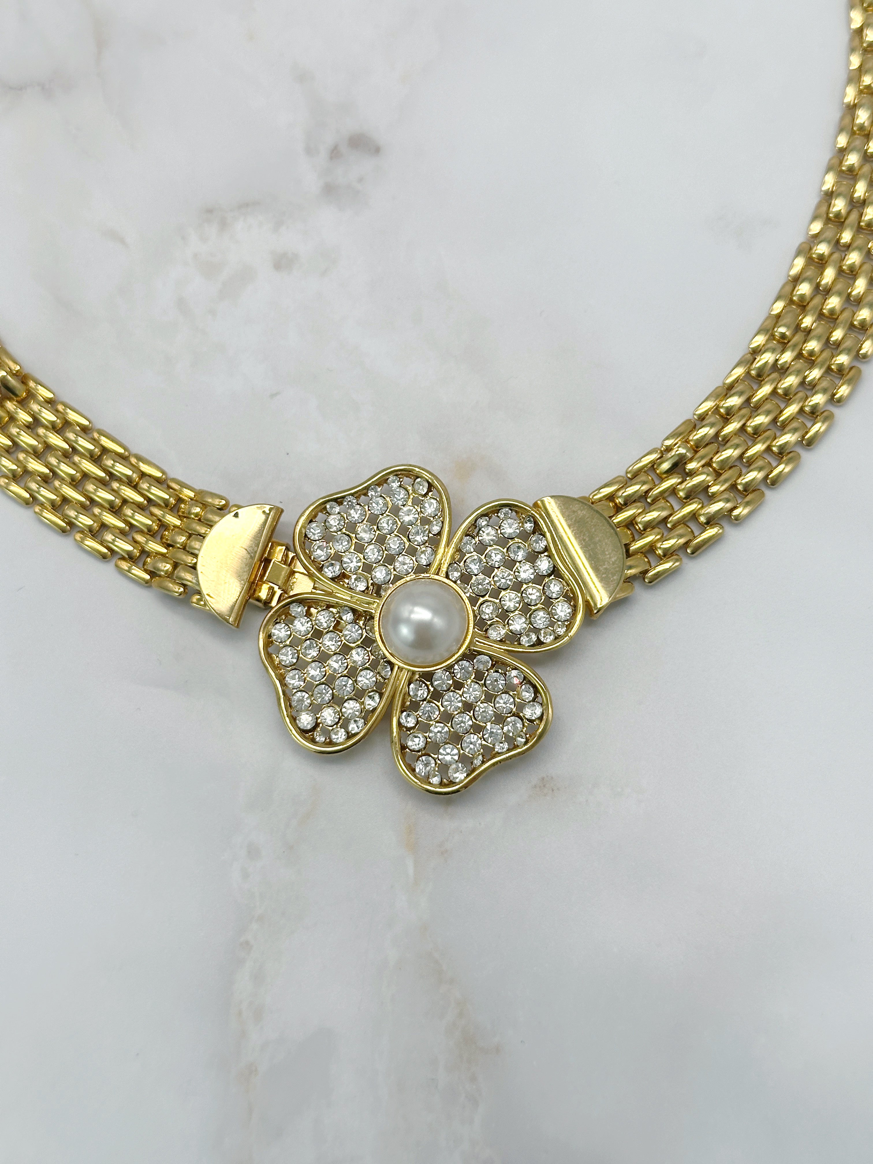 Vergoldetes Vintage Collier Made in Italy mit prachtvollem Blüten-Verschluss