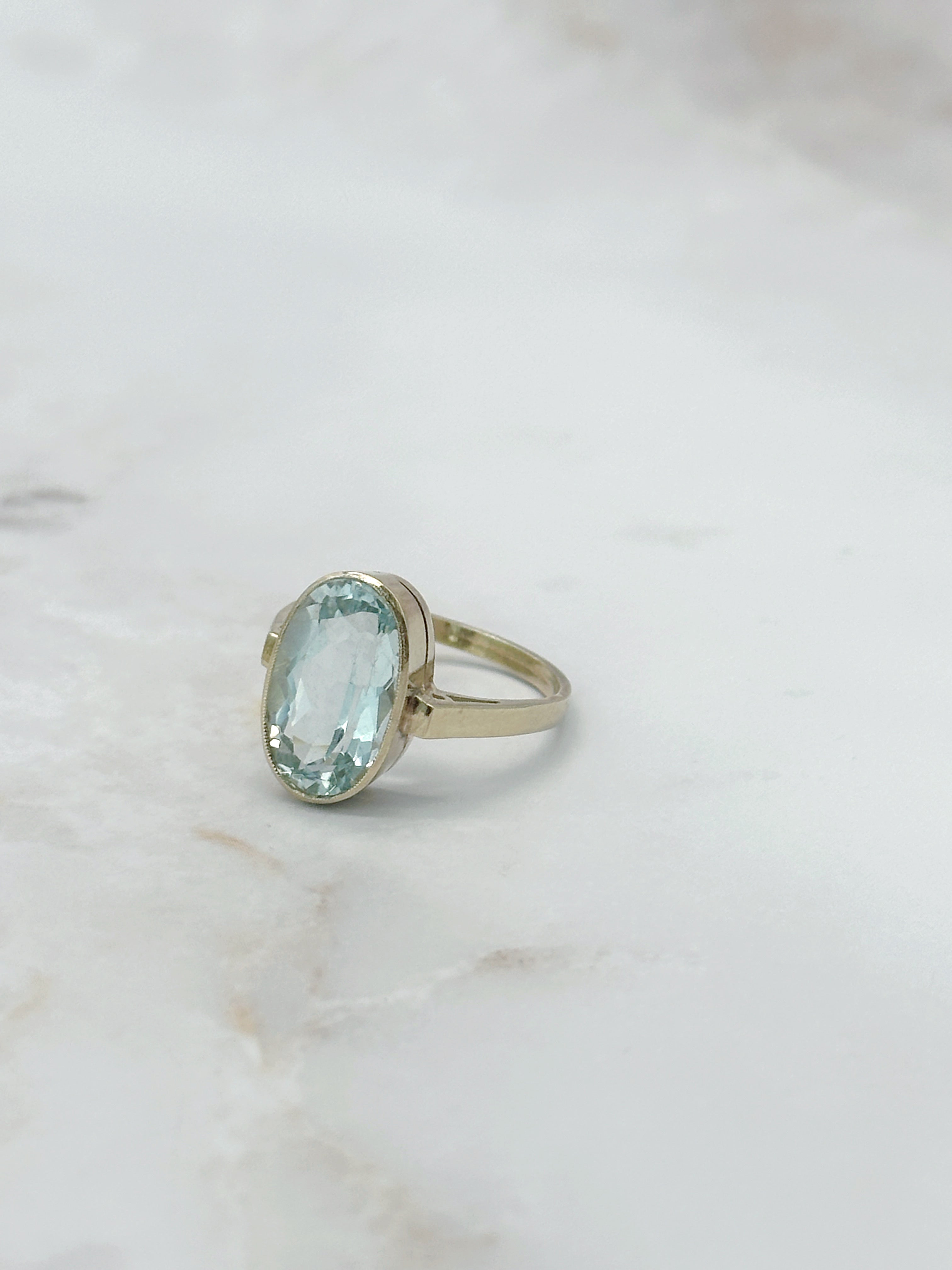 Vintage Ring in 585 Gelbgold mit ovalem Aquamarin