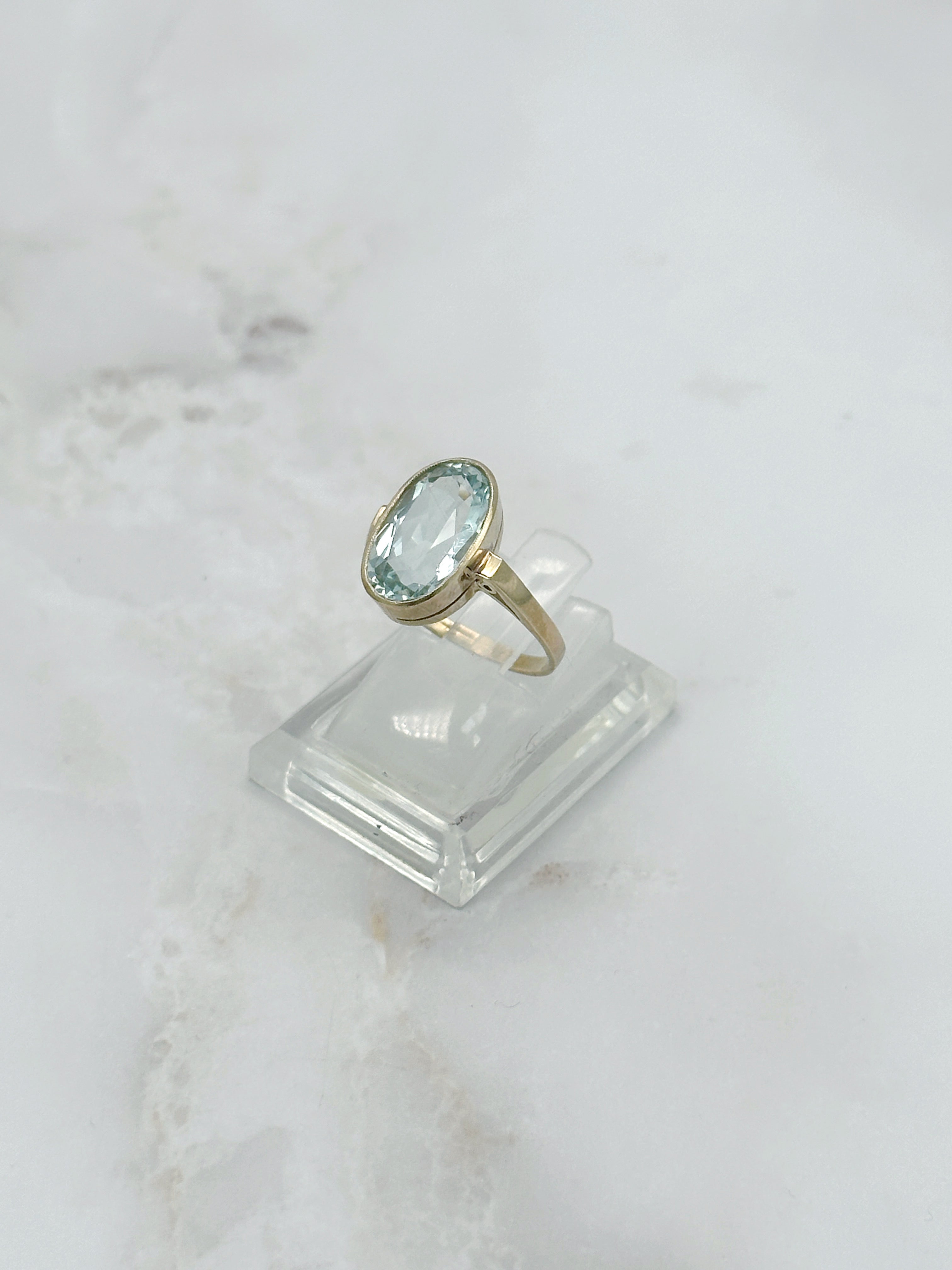 Vintage Ring in 585 Gelbgold mit ovalem Aquamarin