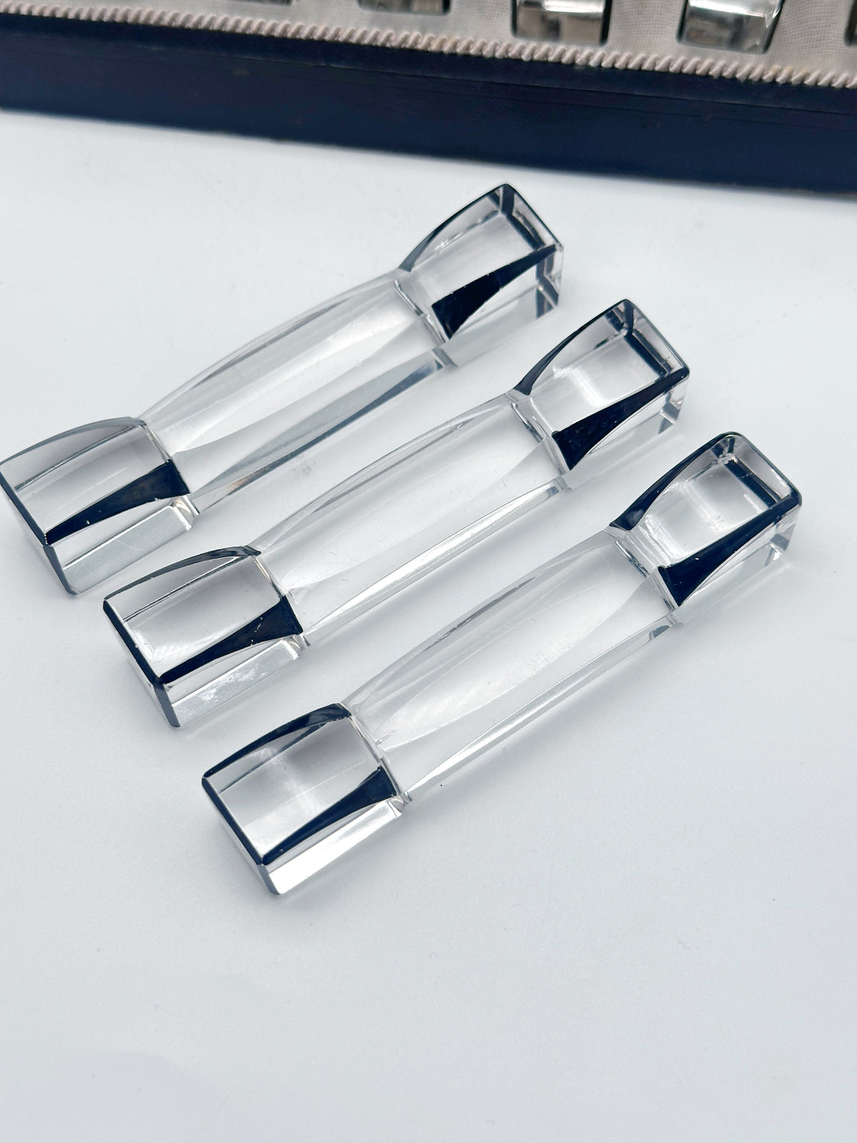 Art Déco Messerbänkchen aus geschliffenem Kristallglas und Silber – Holland um 1930
