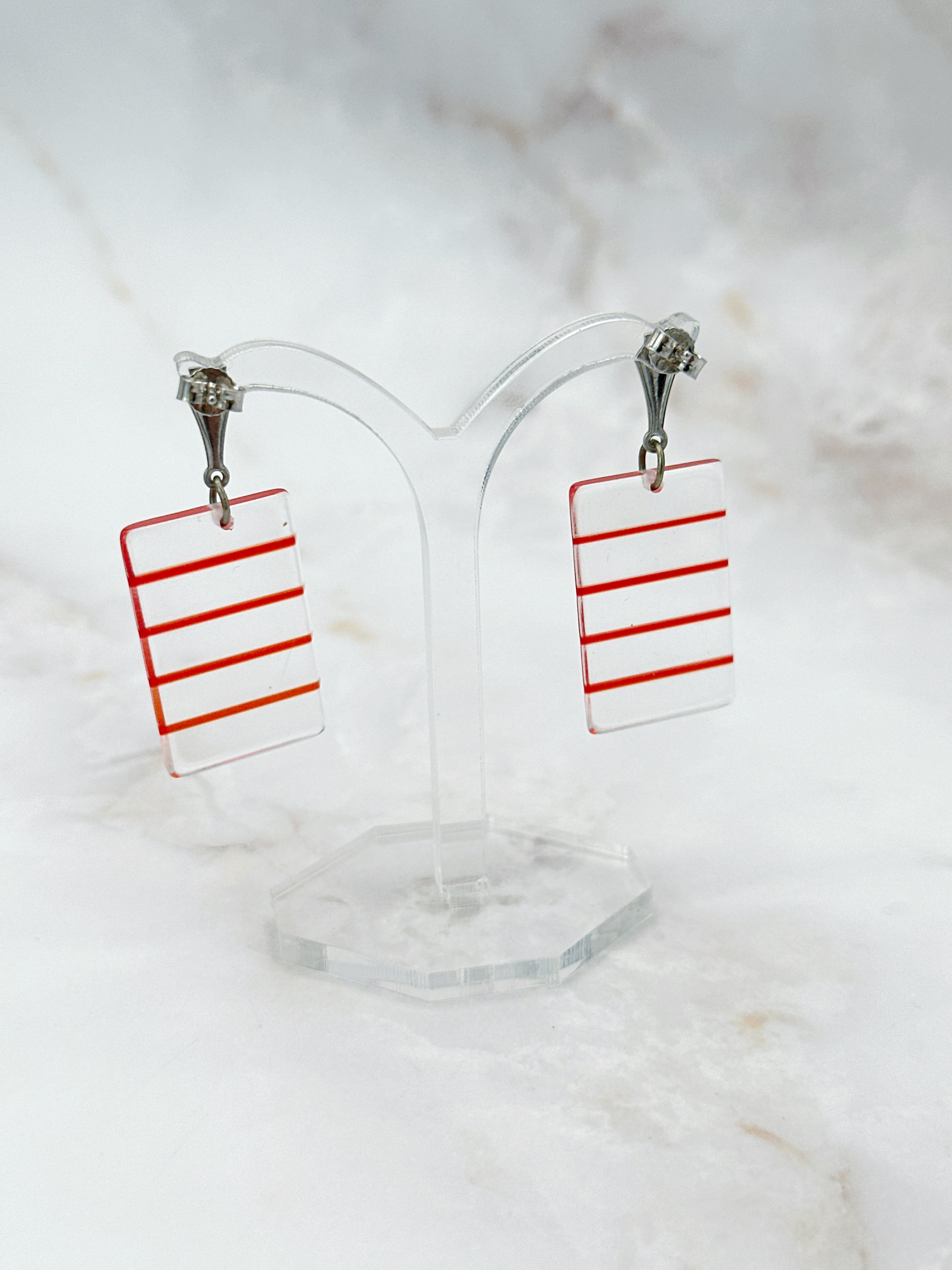 Ohrstecker mit rot gestreiftem Plexiglas und 925 Silber