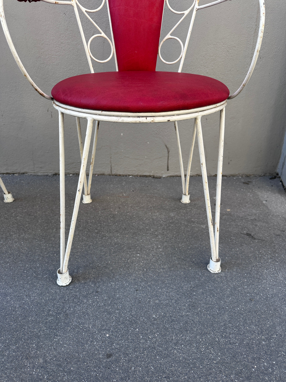 Vintage Gartensessel mit roter Polsterung – 2er-Set