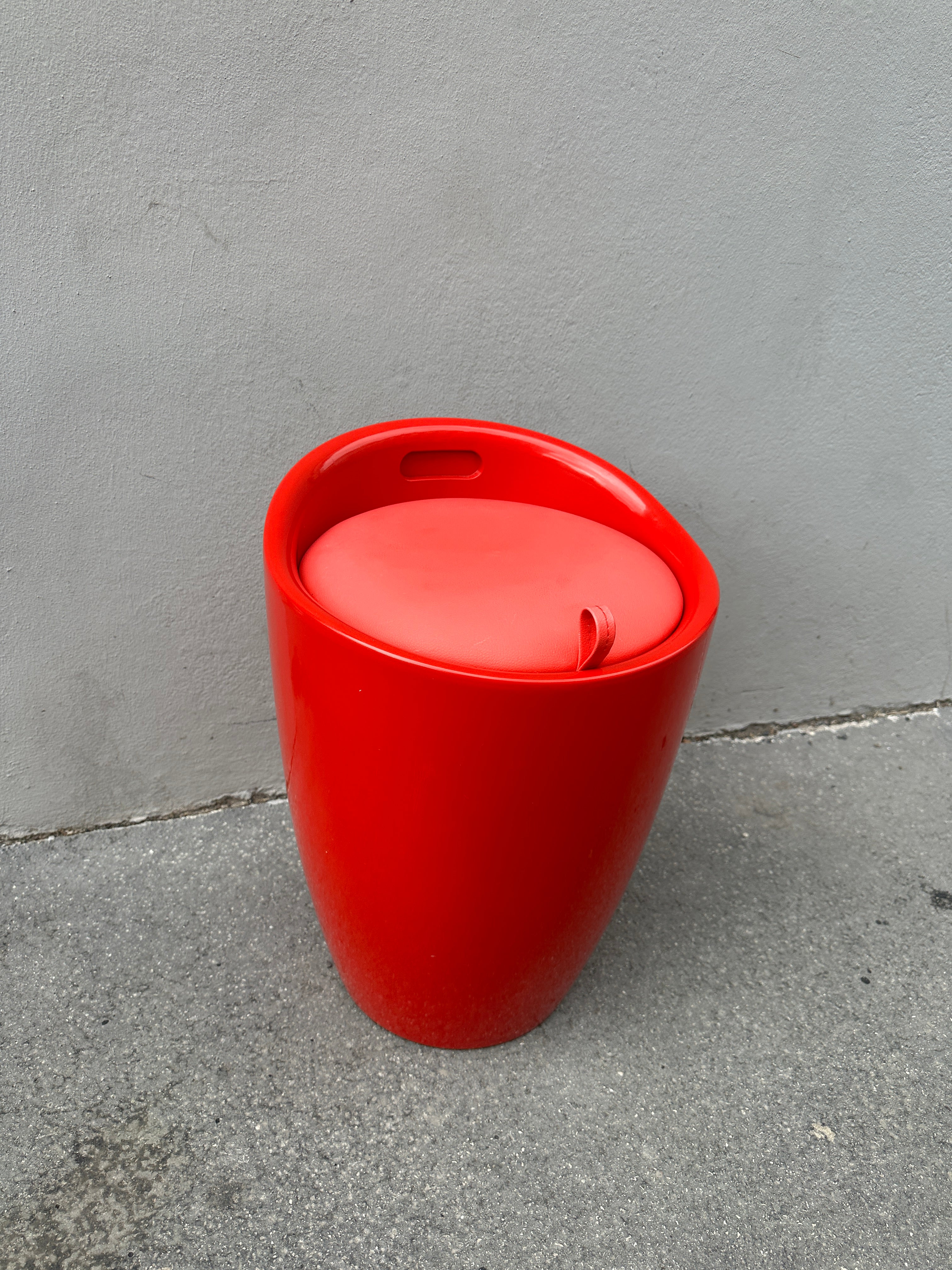 Roter Wenko Wäschehocker mit Kunstleder-Sitzfläche