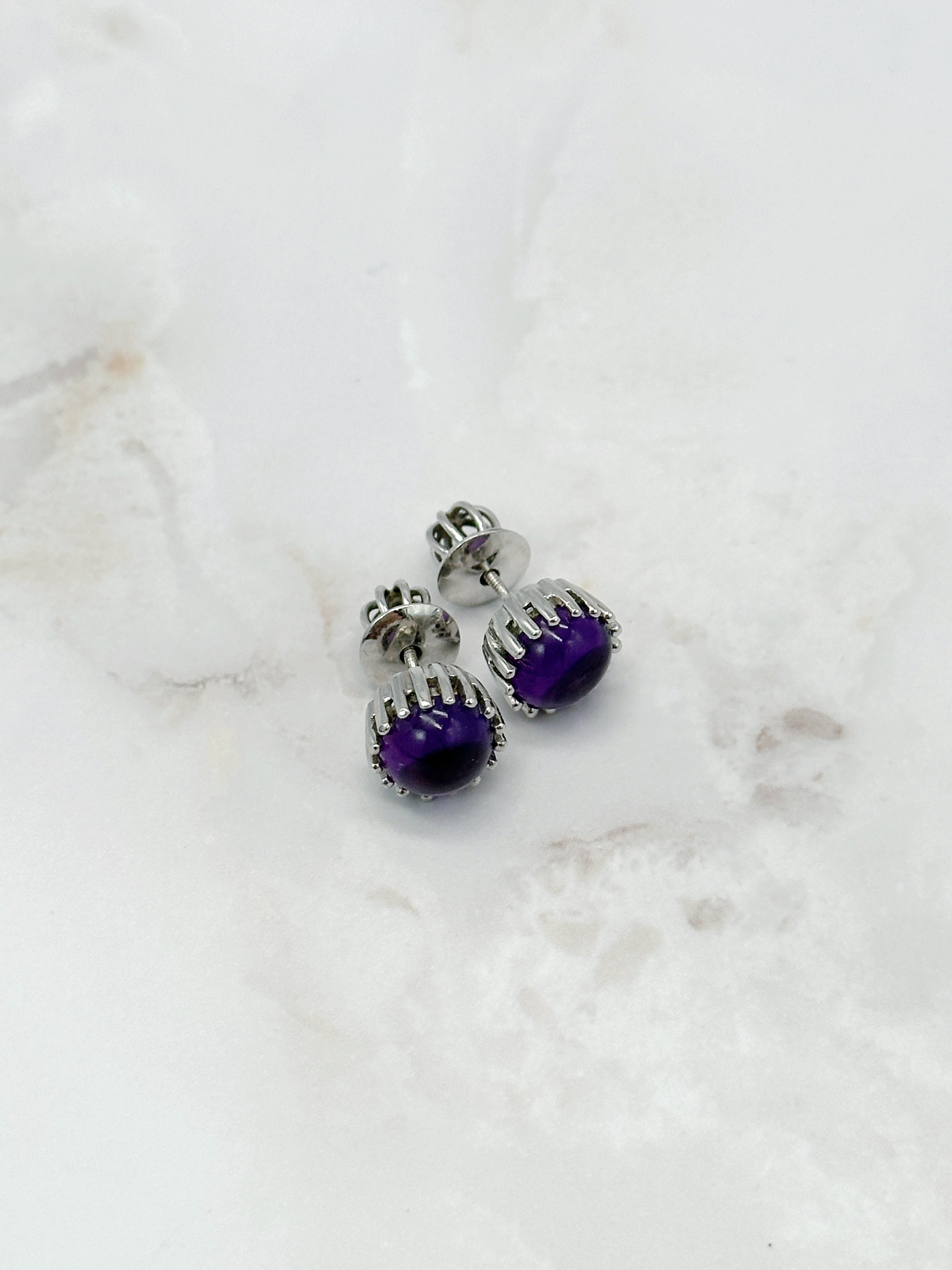 Elegante Amethyst Ohrstecker 585 Weißgold Cabochon