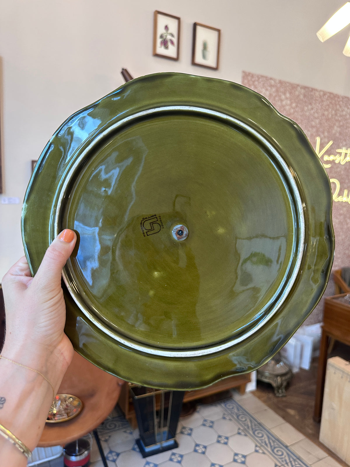 Vintage Käseplatte aus Keramik mit sommerlichem Früchtemotiv