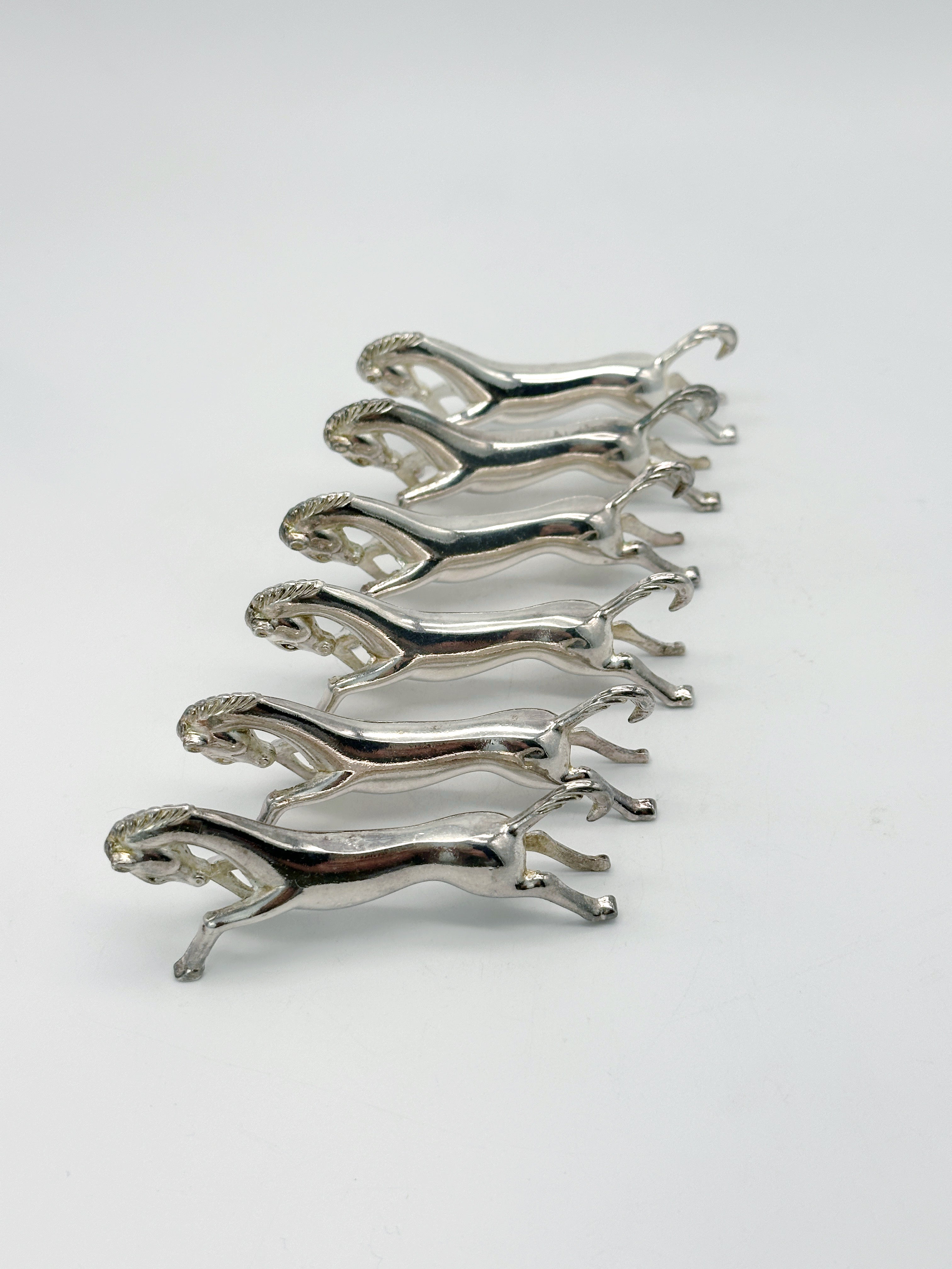 Set aus 6 versilberten Messerbänkchen Pferd