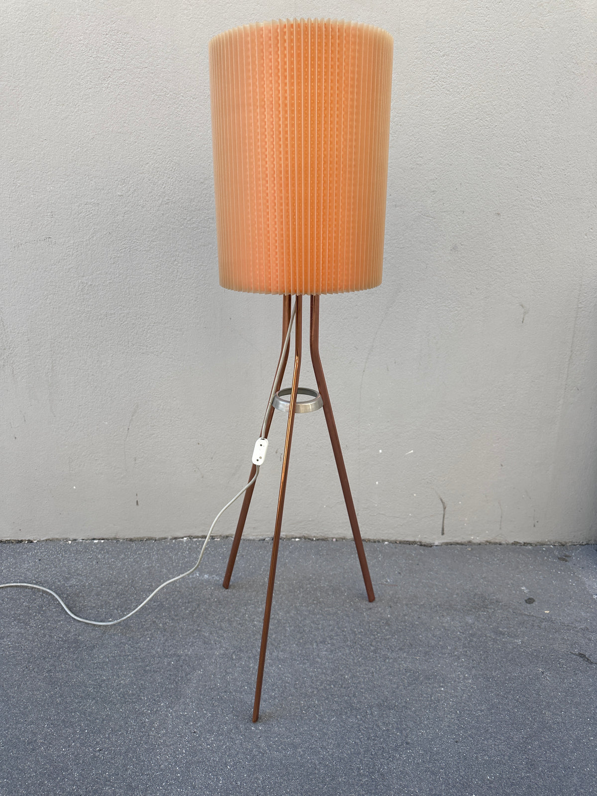 Dreibeinige Vintage Stehlampe aus den 1950/60er Jahren