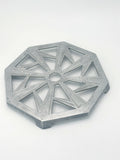 Untersetzplatte aus Metall mit geometrischem Muster um 1930