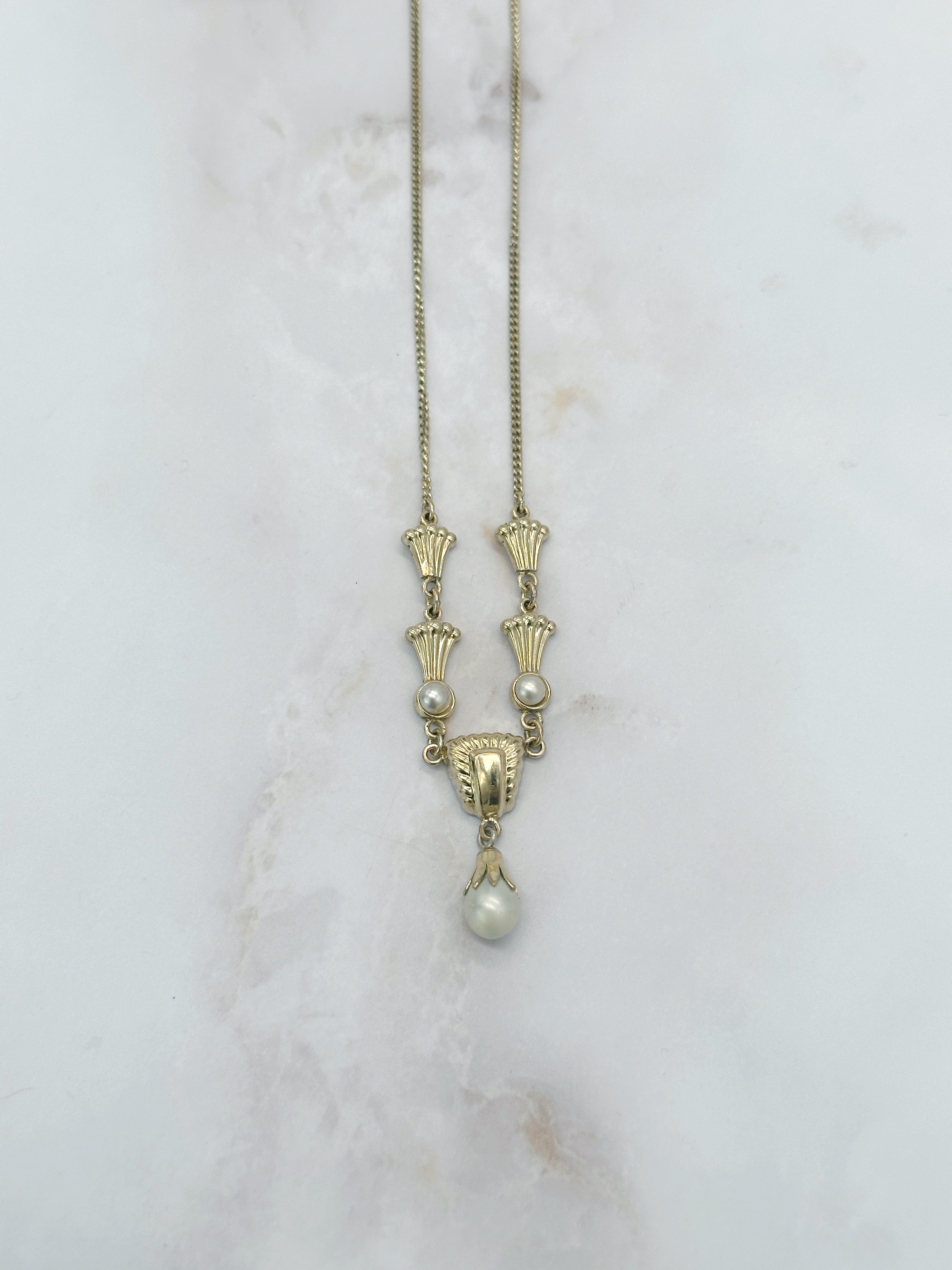 Vergoldete Vintage Halskette im Jugendstil-Design mit Perlen