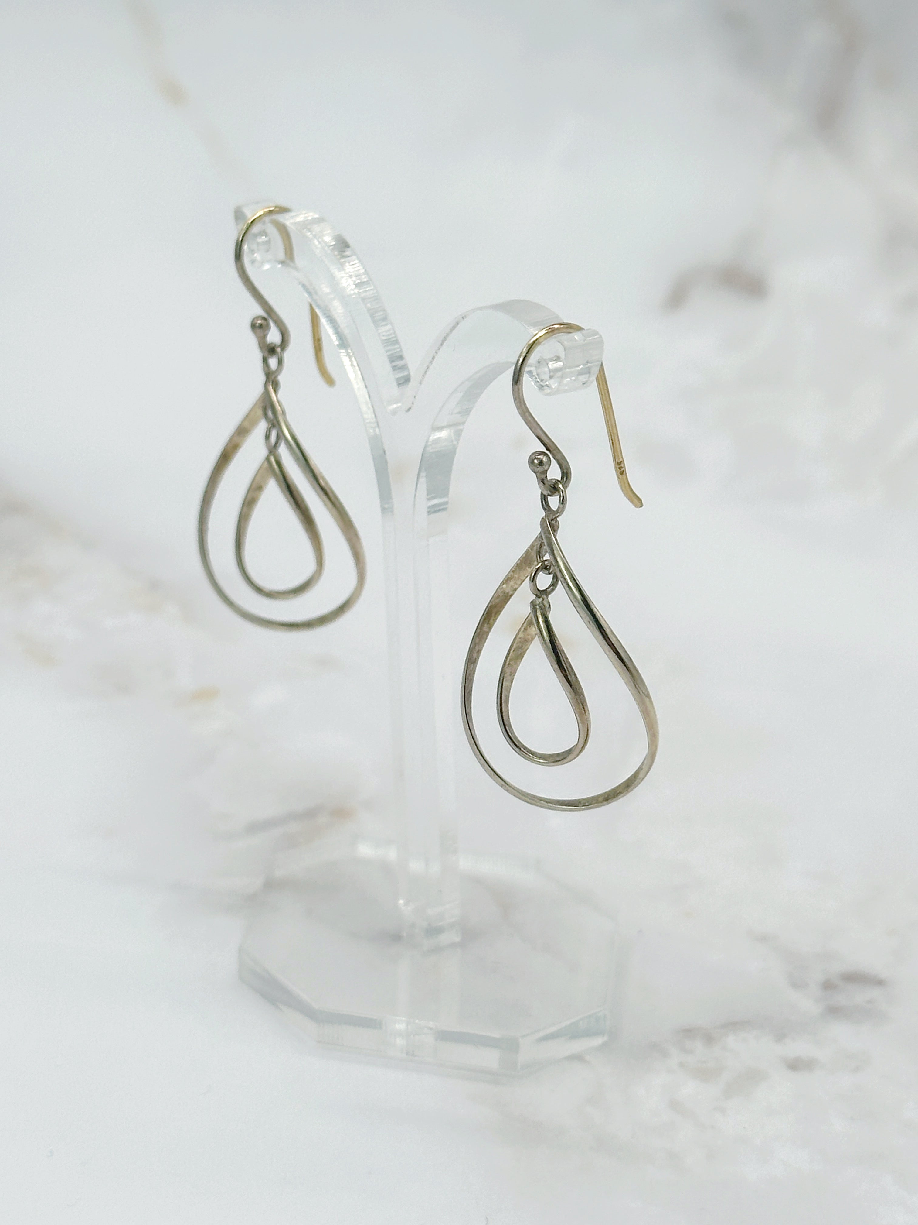 Filigrane bewegliche Tropfen-Ohrhänger aus vergoldetem 925 Silber