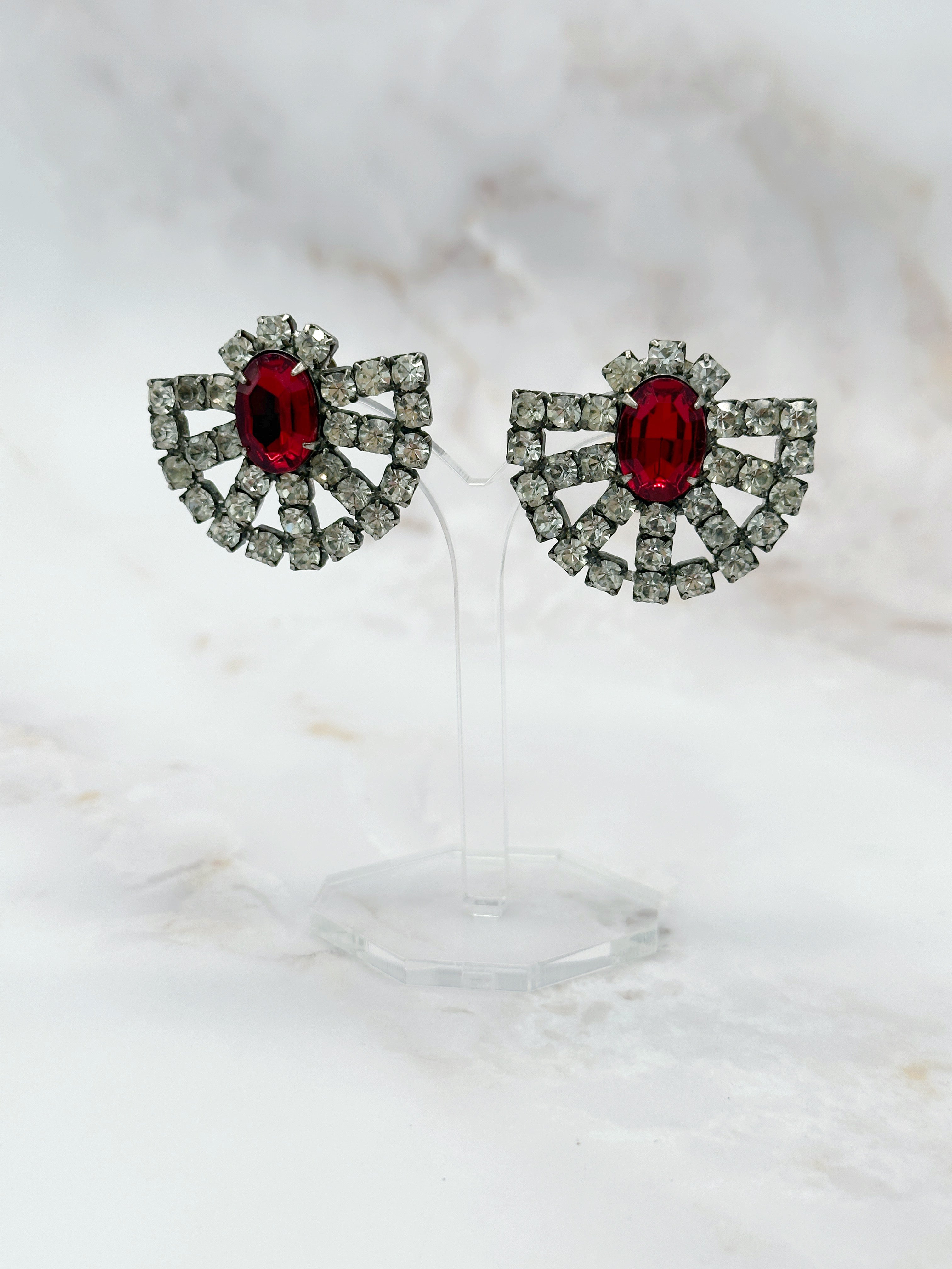 Vintage Strass-Ohrclips mit rotem Mittelstein