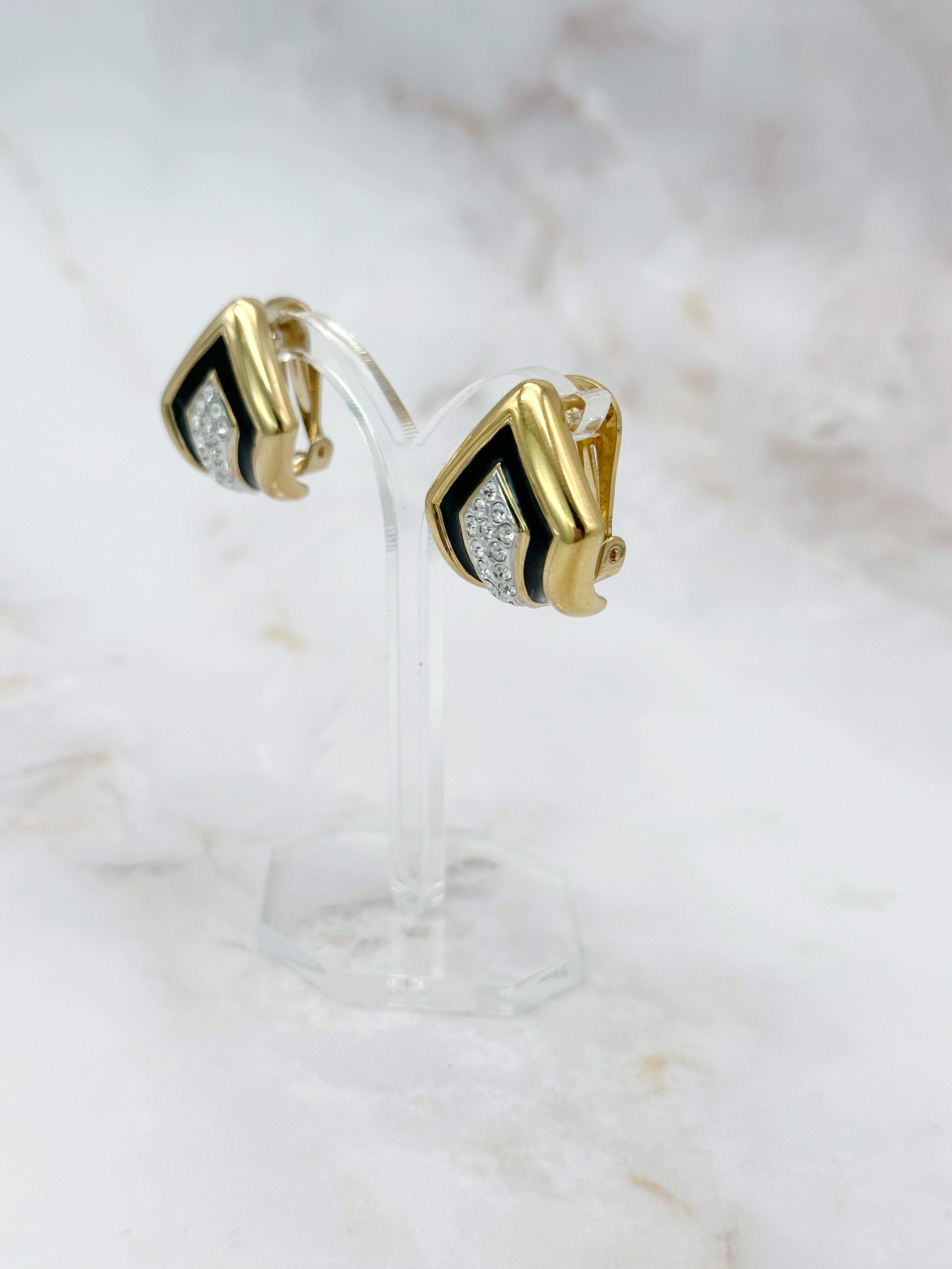 Vergoldete Ohrclips in Art-Déco-Form mit Strass und schwarzem Emaille