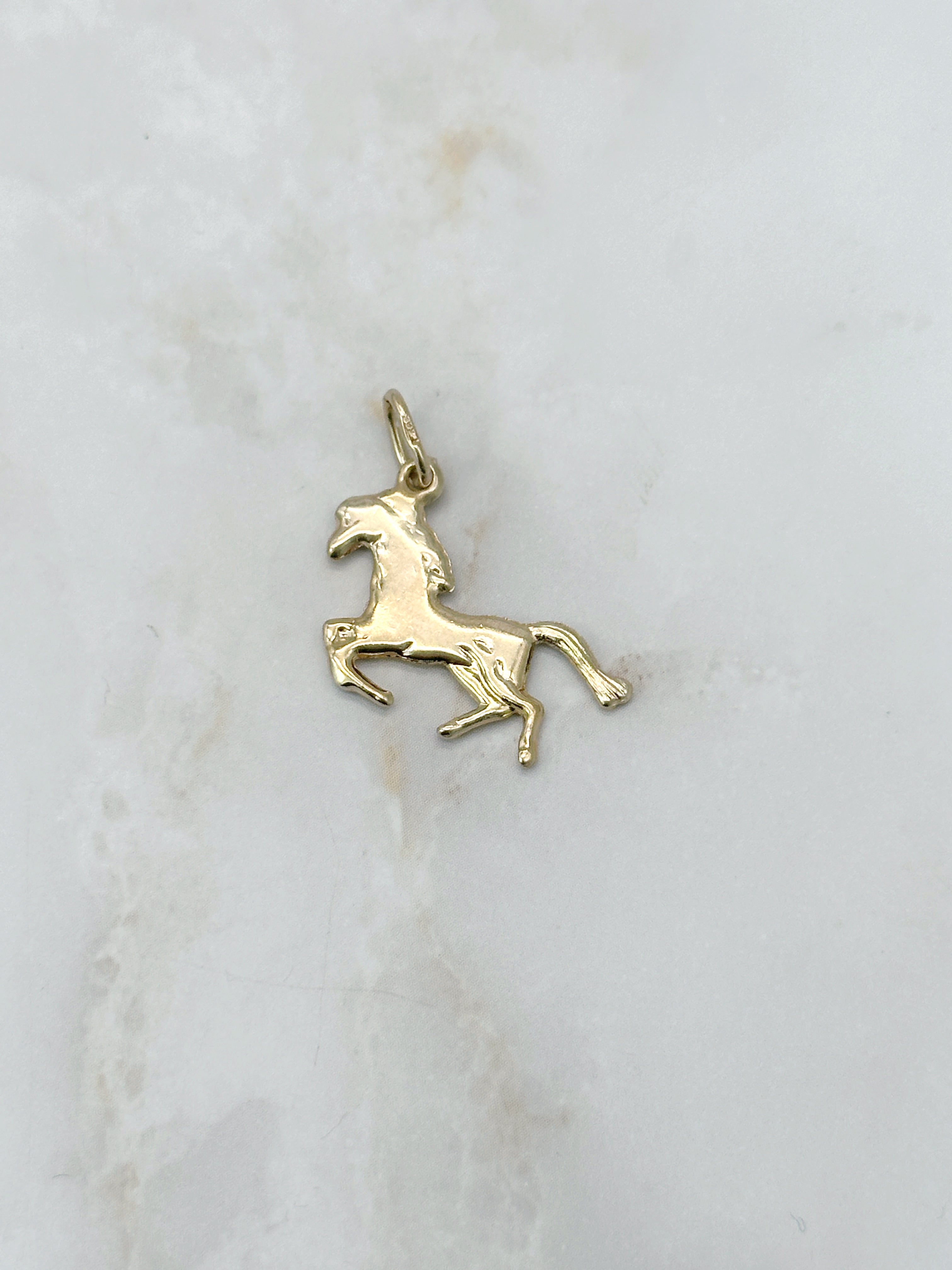 Charm Anhänger mit steigendem Pferd in 585 Gelbgold