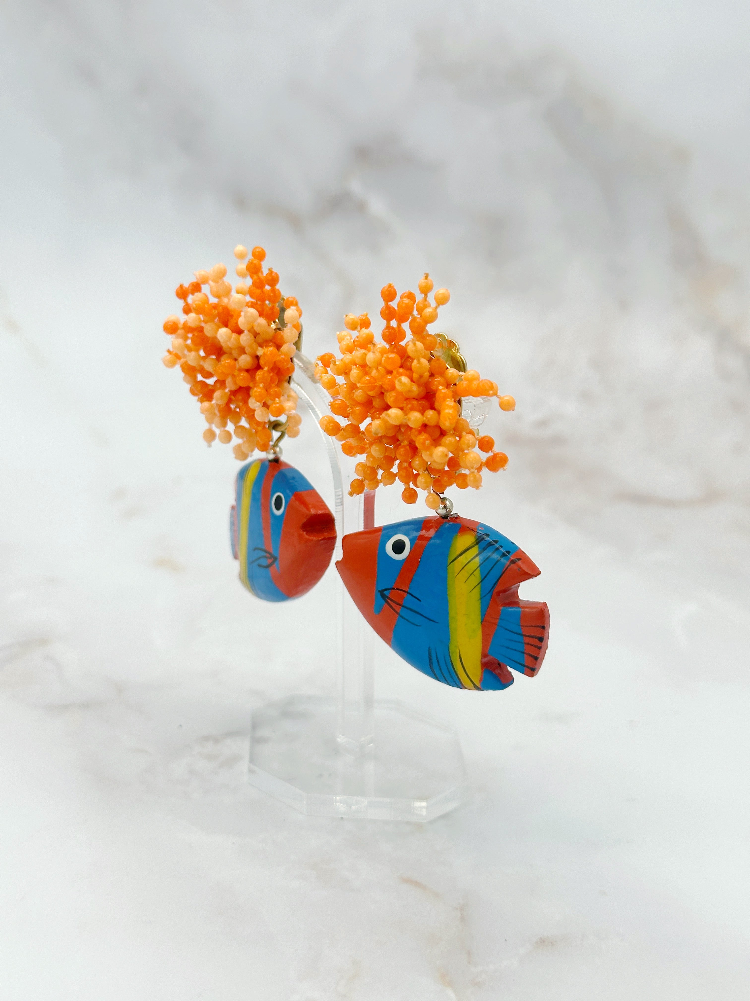 Vintage Ohrclips mit Perlchen und Fisch-Anhänger in Gelb oder Orange