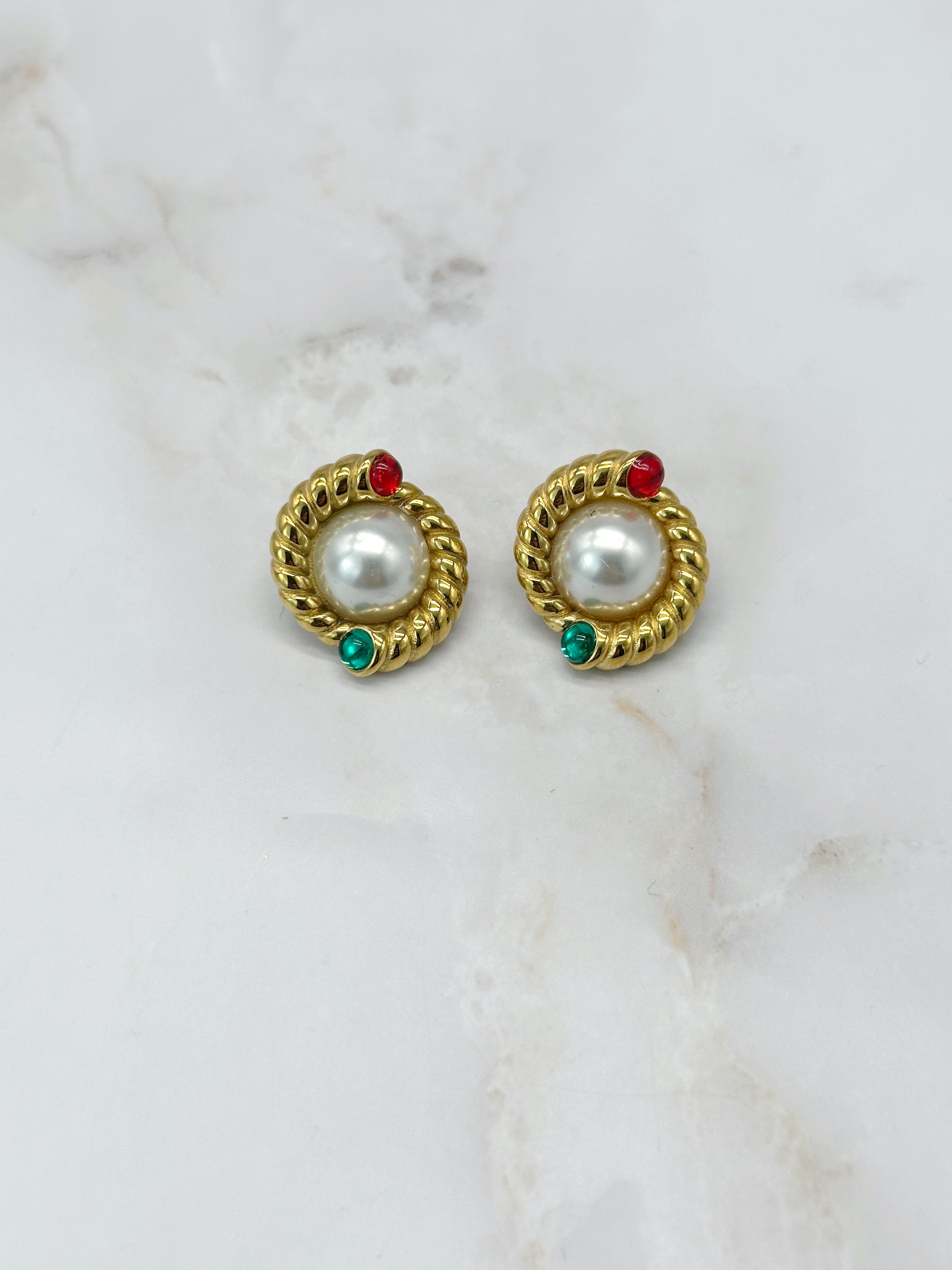 Prachtvolle Vintage-Ohrringe mit Kunstperlen und Strass in Rot und Grün