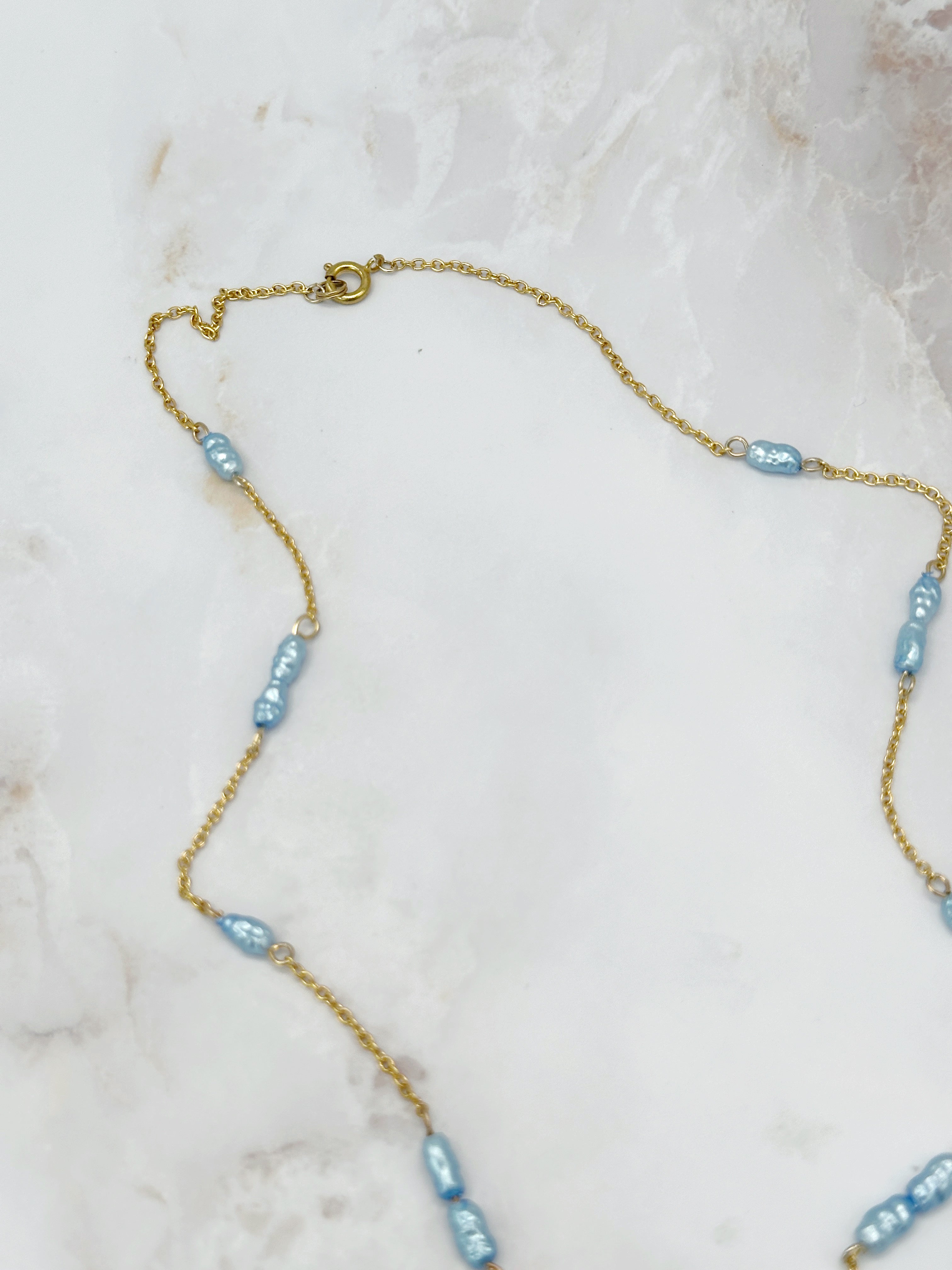 Lange Vintage Halskette mit Imitationsperlen in Champagner oder Blau