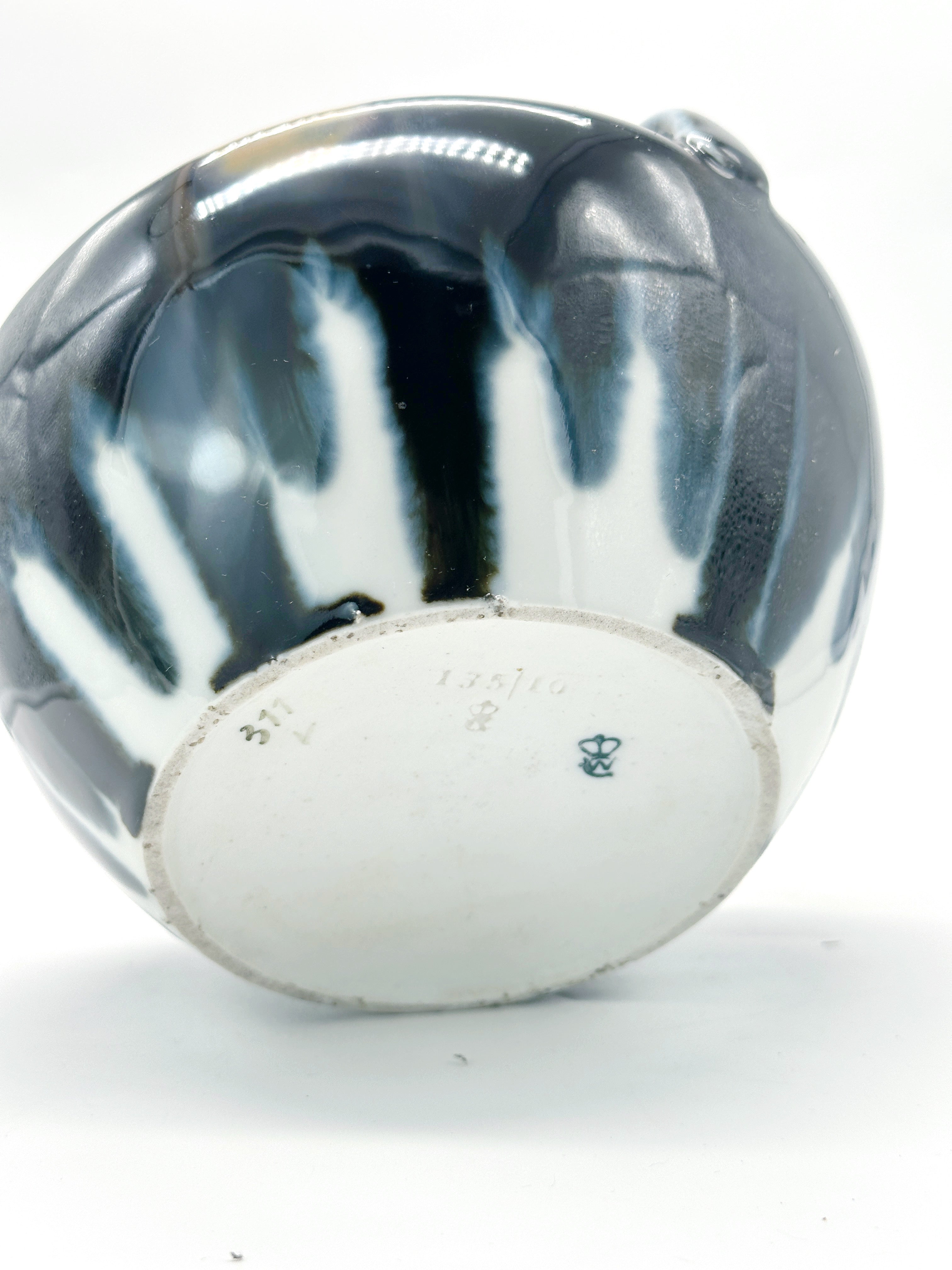 Antike Vase von Wilhelmsthal in Blau Weiß Schwarz