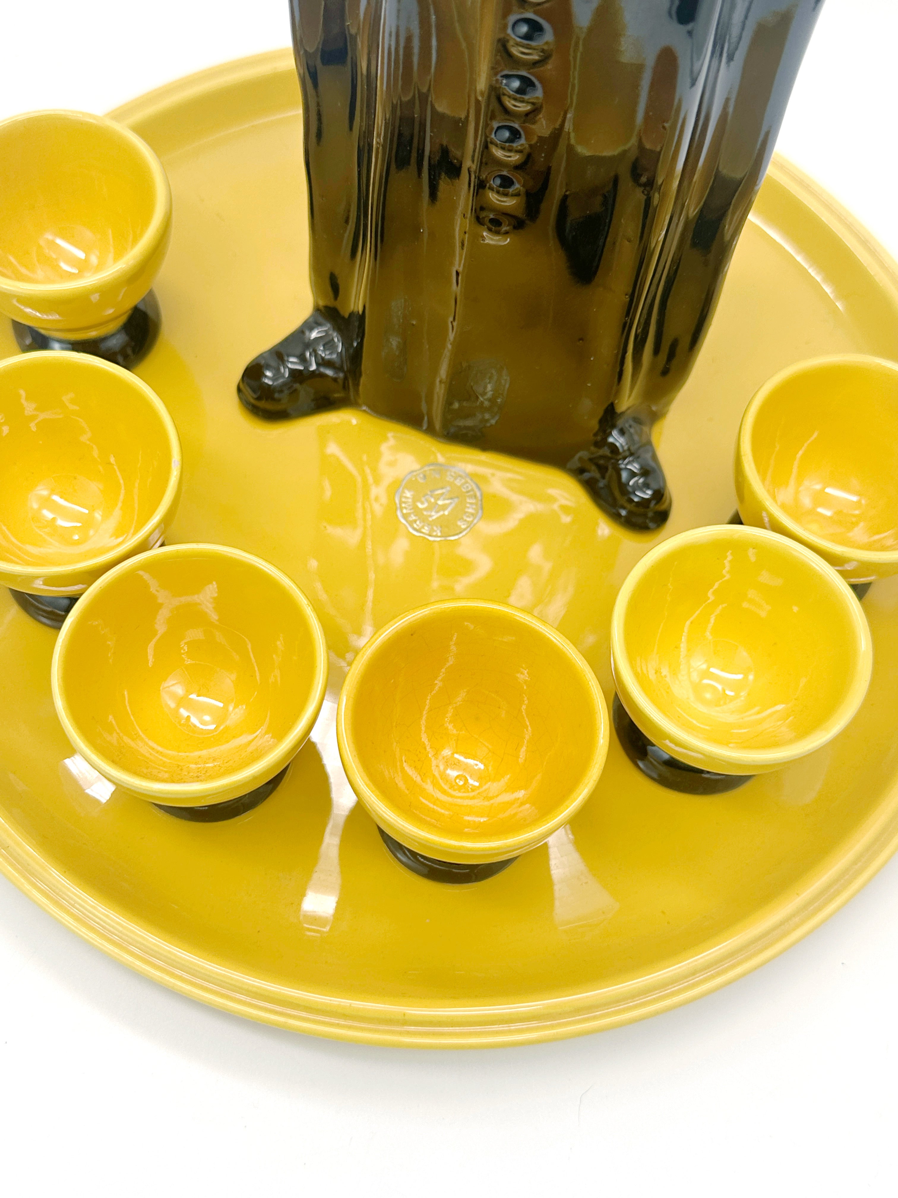Vintage Schnaps-Set Don Camillo von Scheibbs Keramik mit Servierplatte