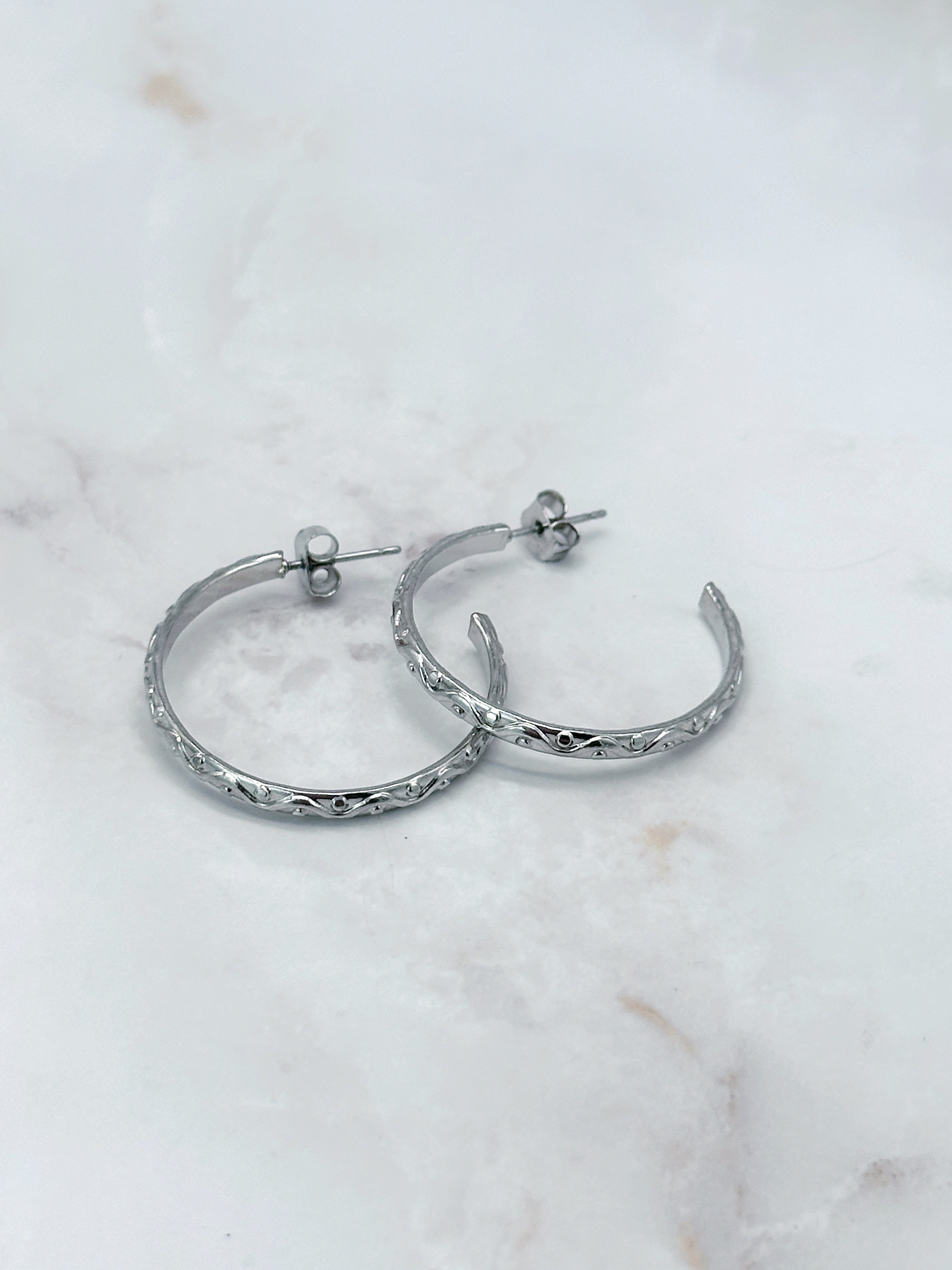 Vintage Creolen mit Wellenmuster
