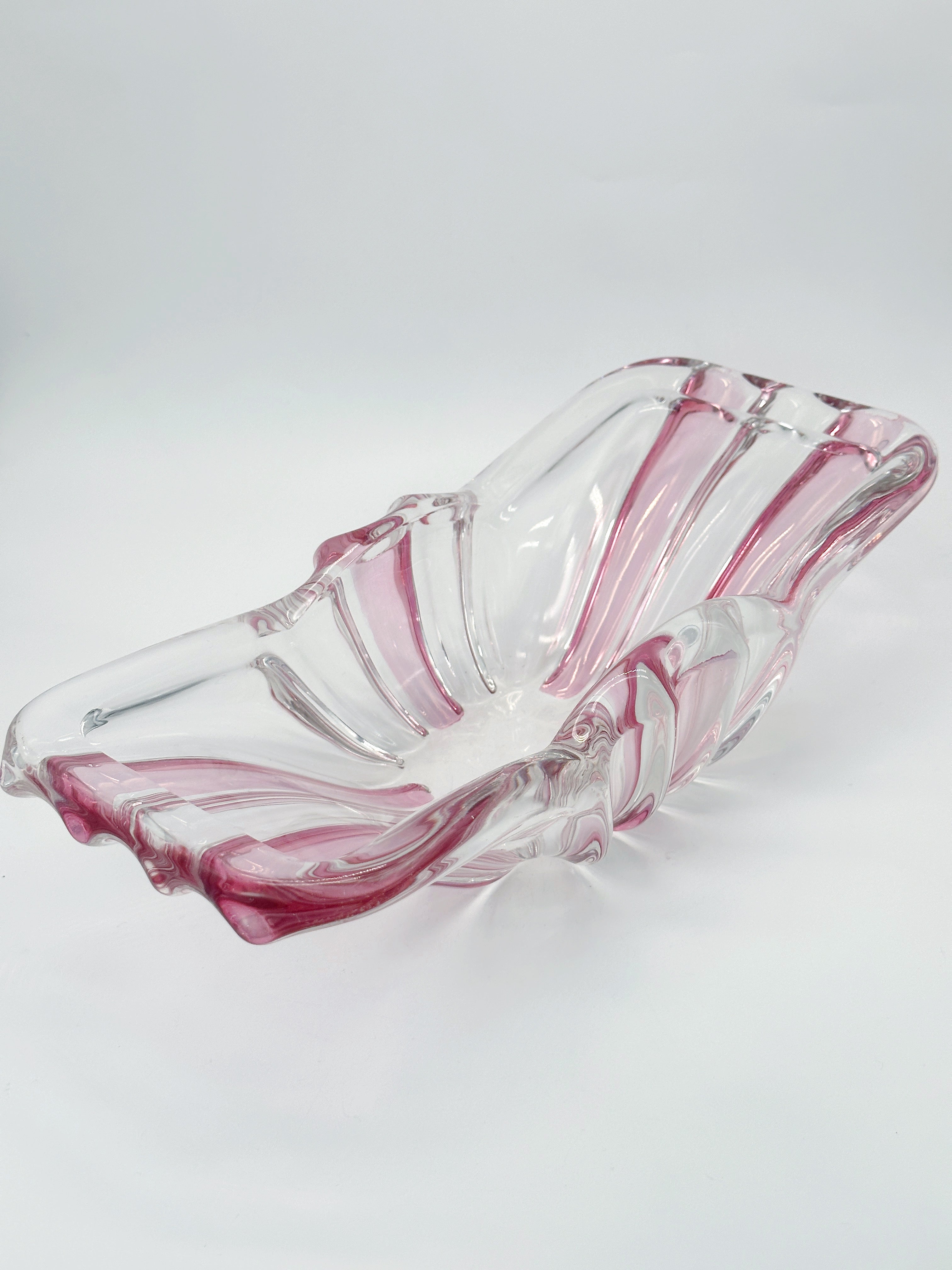 Große Vintage Glasschale in leuchtendem Pink