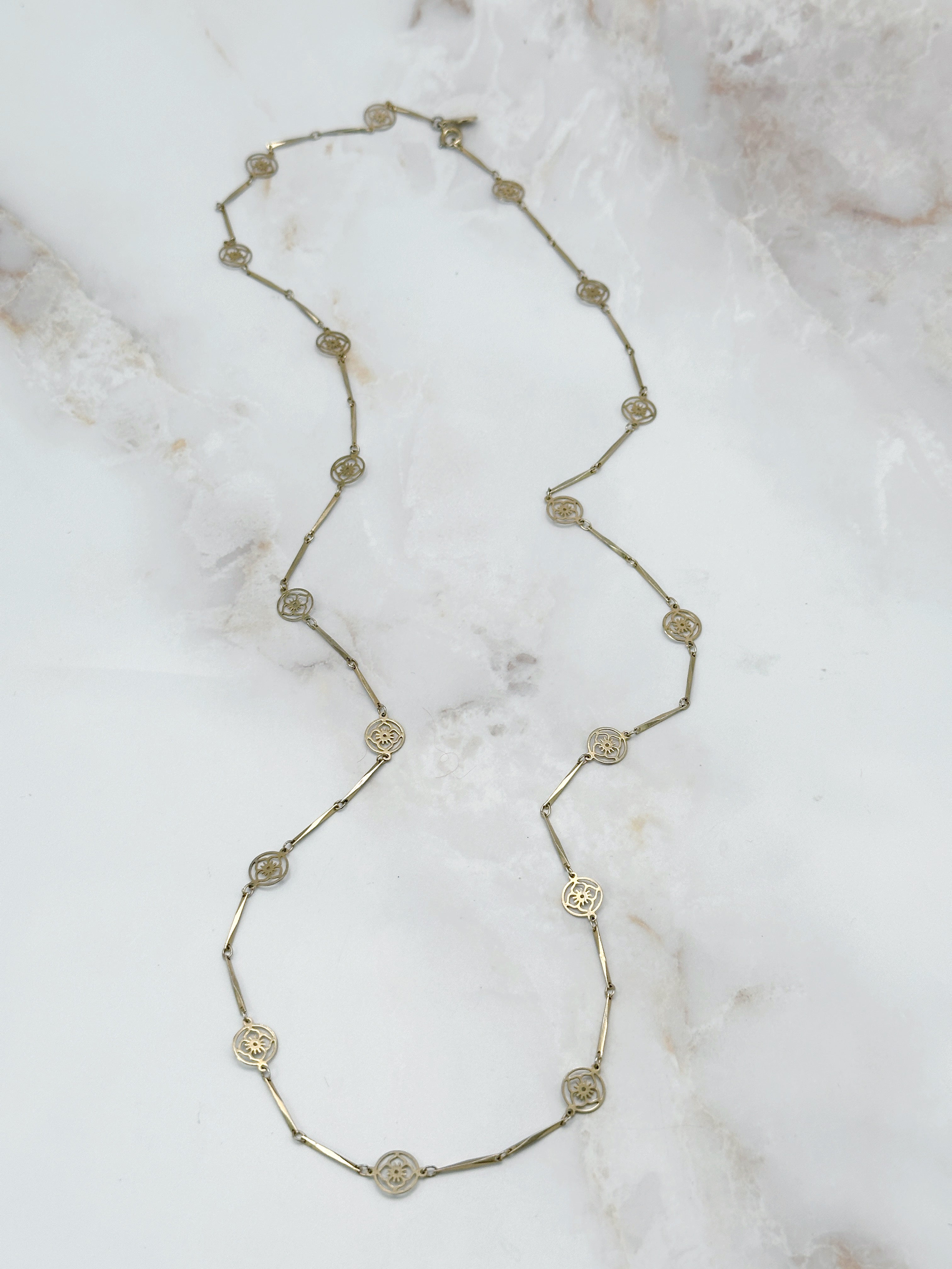 Lange vergoldete Vintage Halskette signiert AVON mit Blumen-Elementen