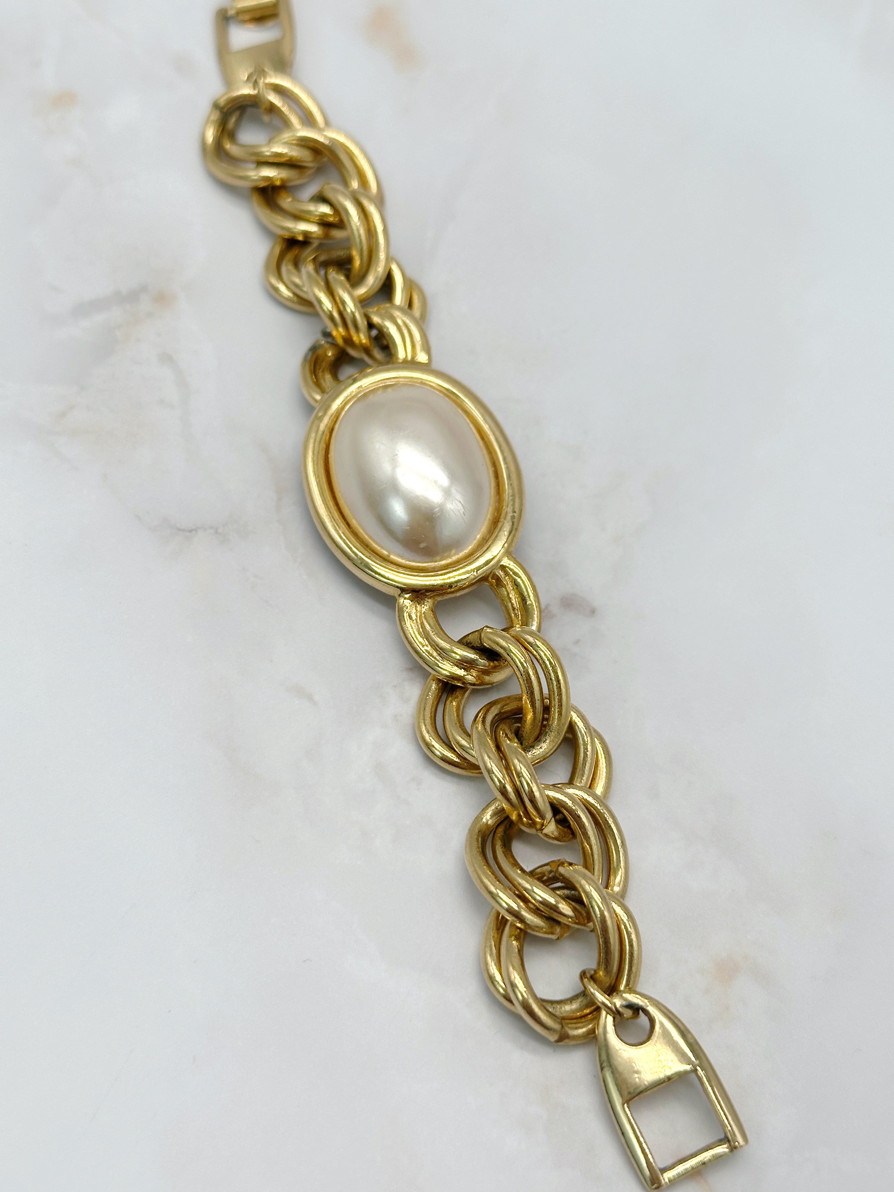 Vintage bracelet with faux pearl – timeless elegance by Napier