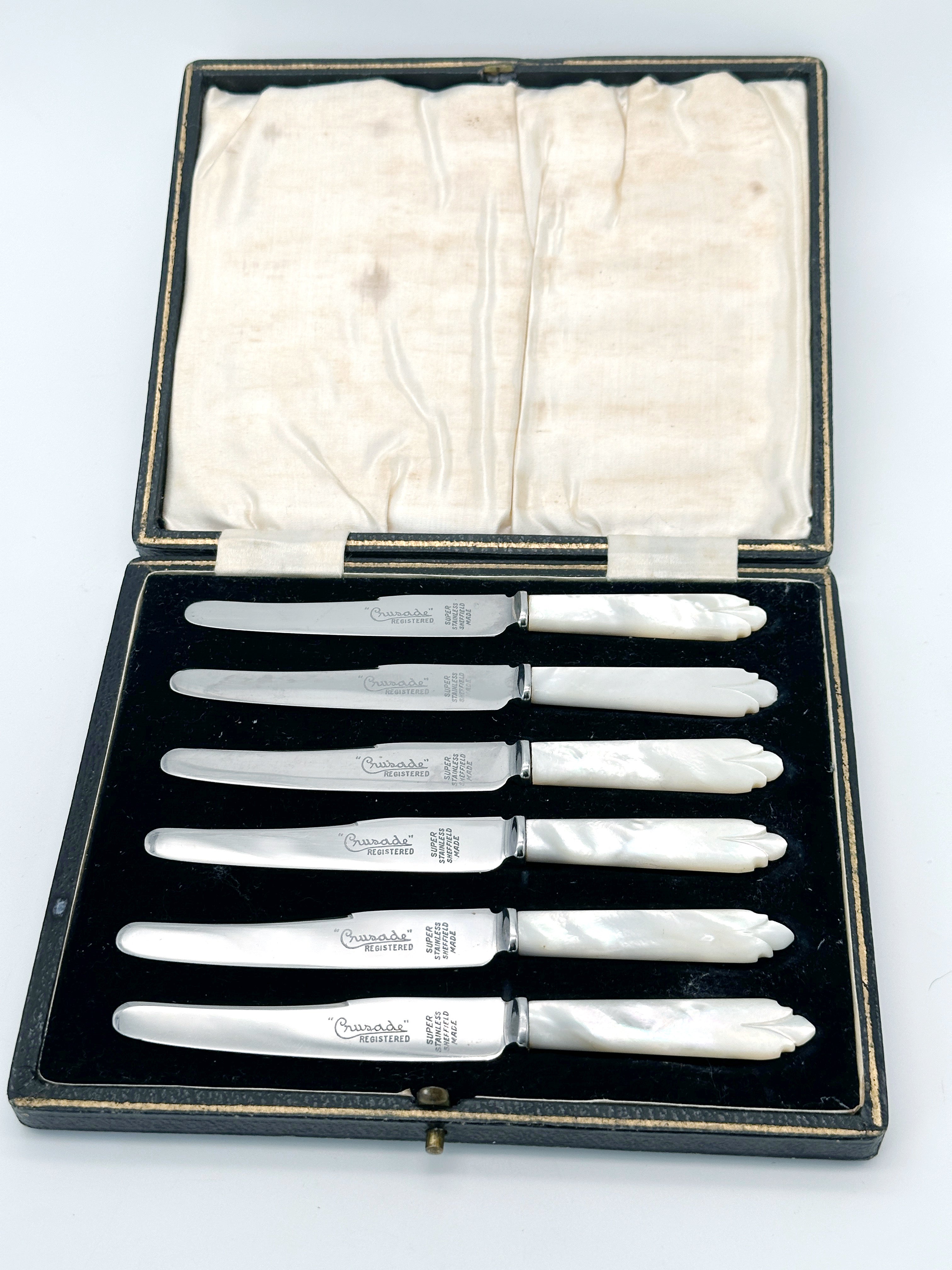 Vintage Buttermesser-Set mit Perlmuttgriffen, in Originalbox