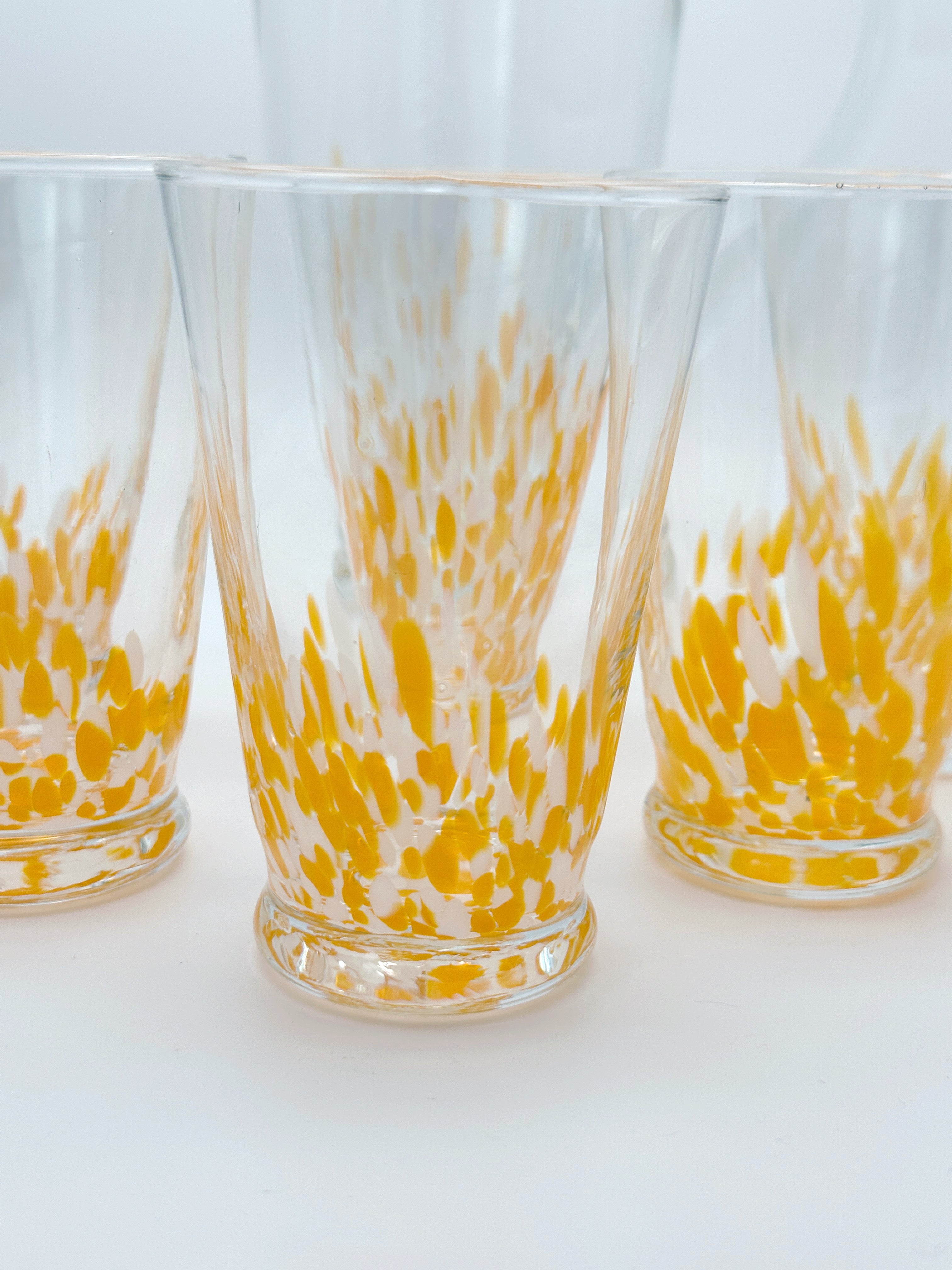 Set aus 6 Gläsern und einem Krug
