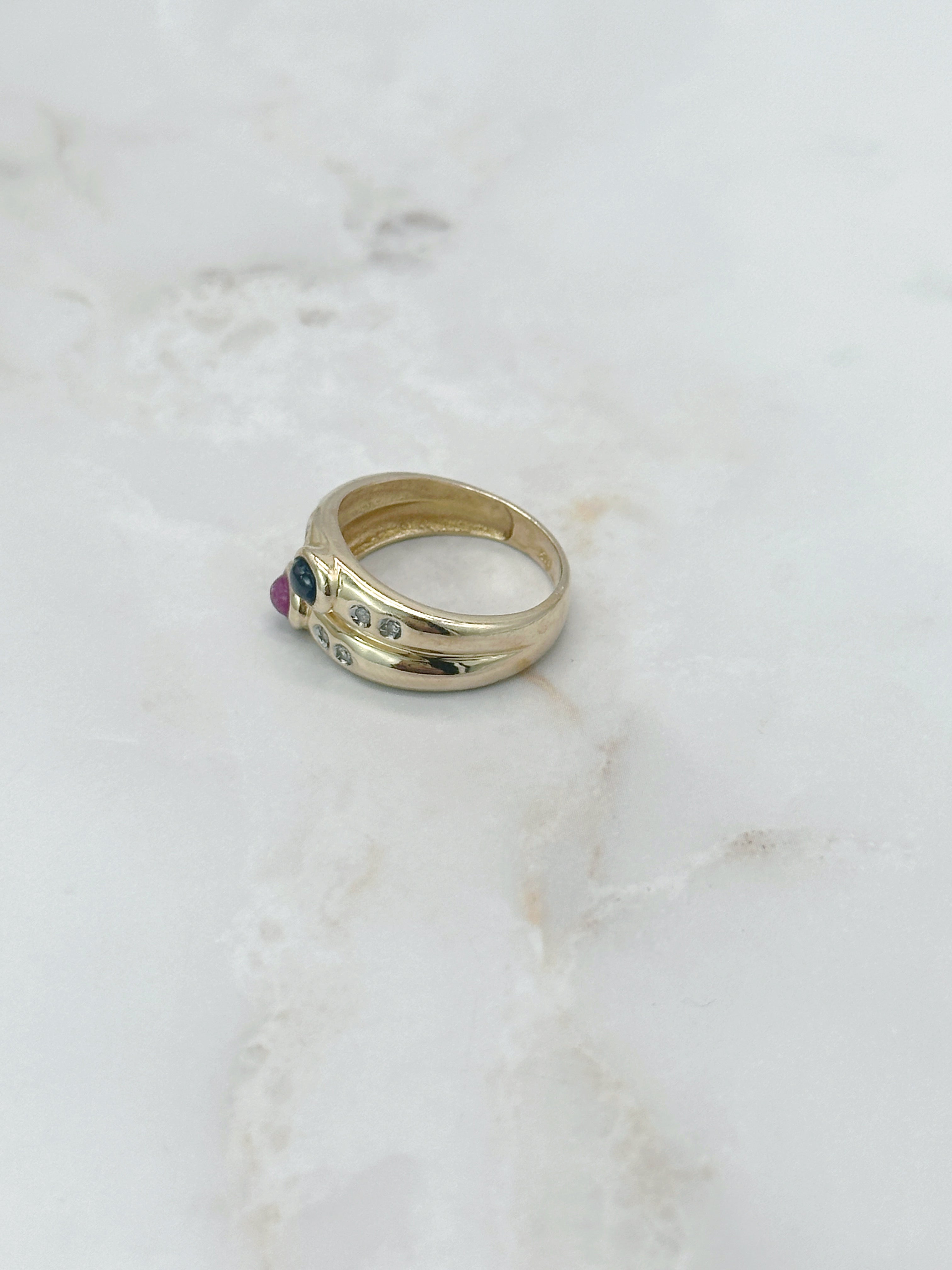 Doppelter Ring mit Rubin, Saphir und Diamanten