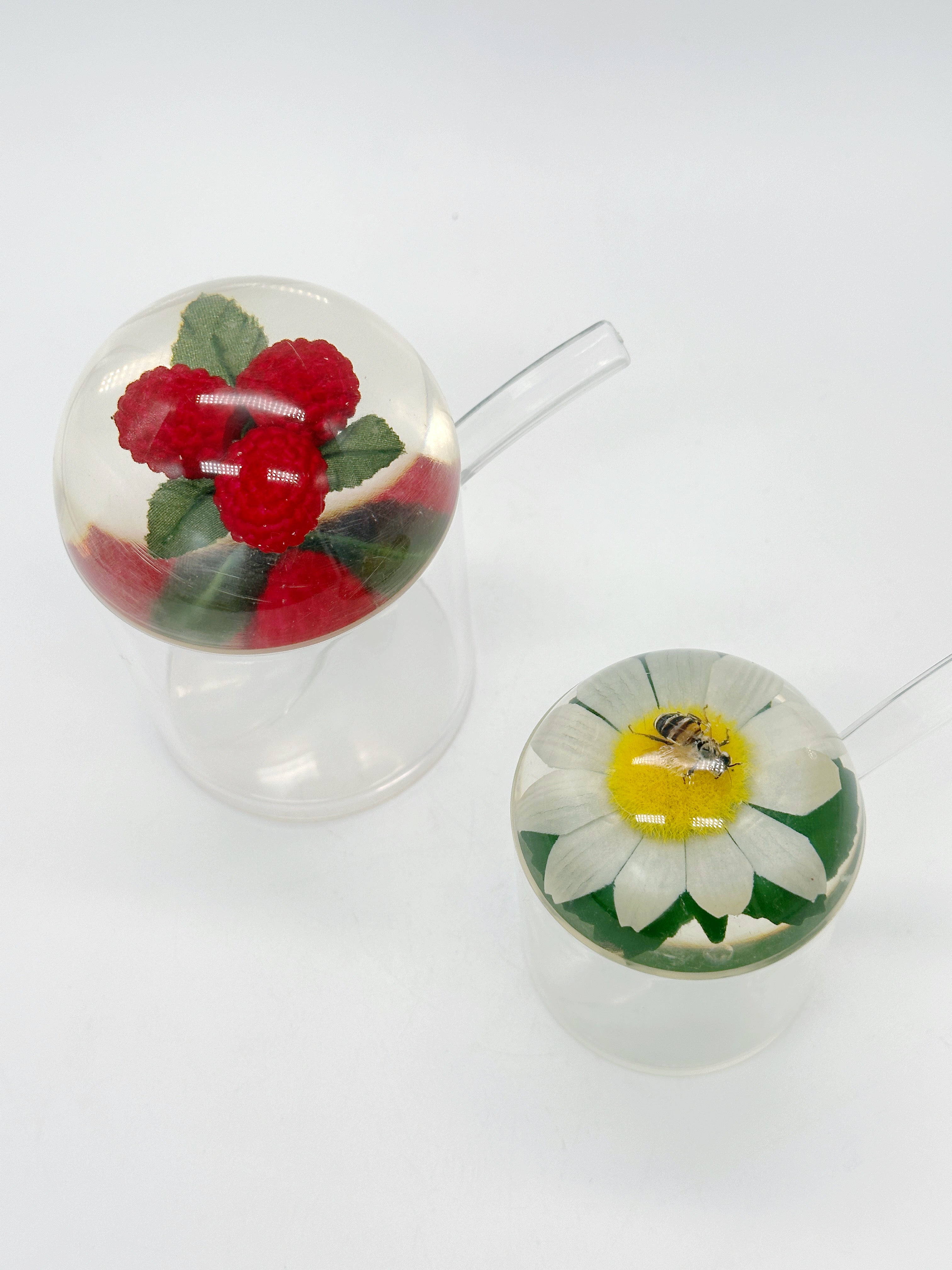 Vintage Lucite Vorratsglas mit Motiv und passendem Löffel