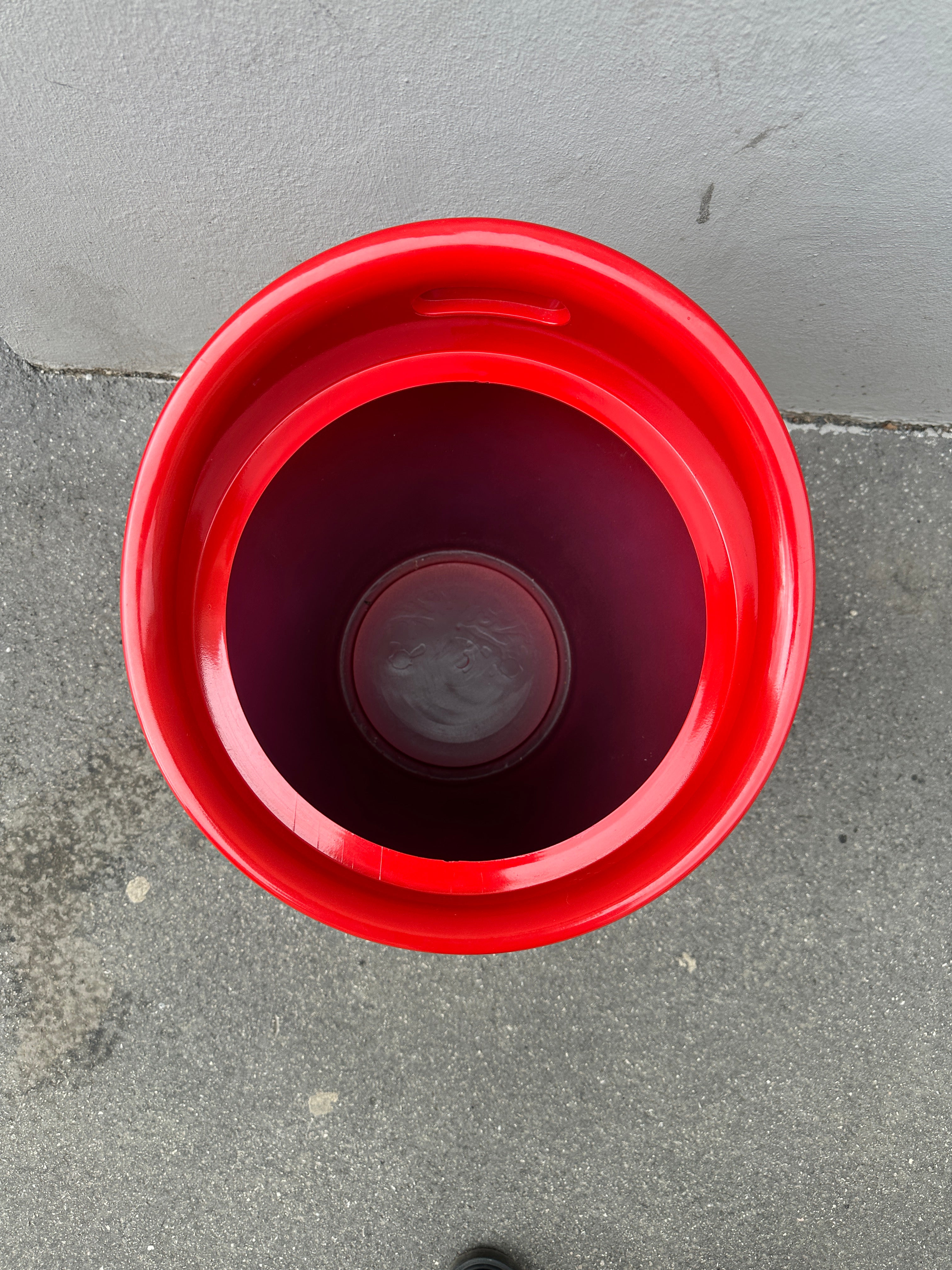 Roter Wenko Wäschehocker mit Kunstleder-Sitzfläche