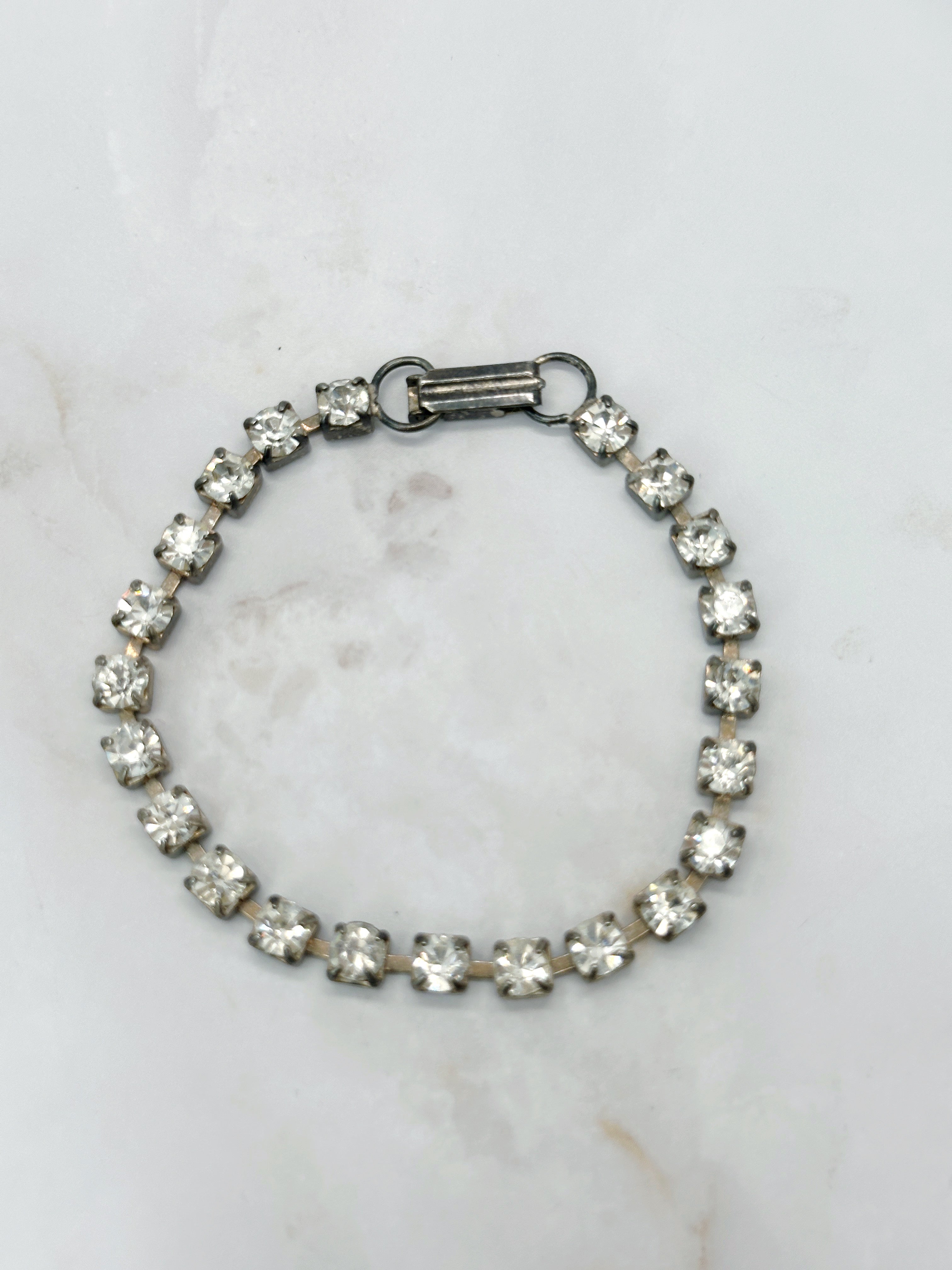 Einreihiges Strass Armband im Tennisarmband-Stil