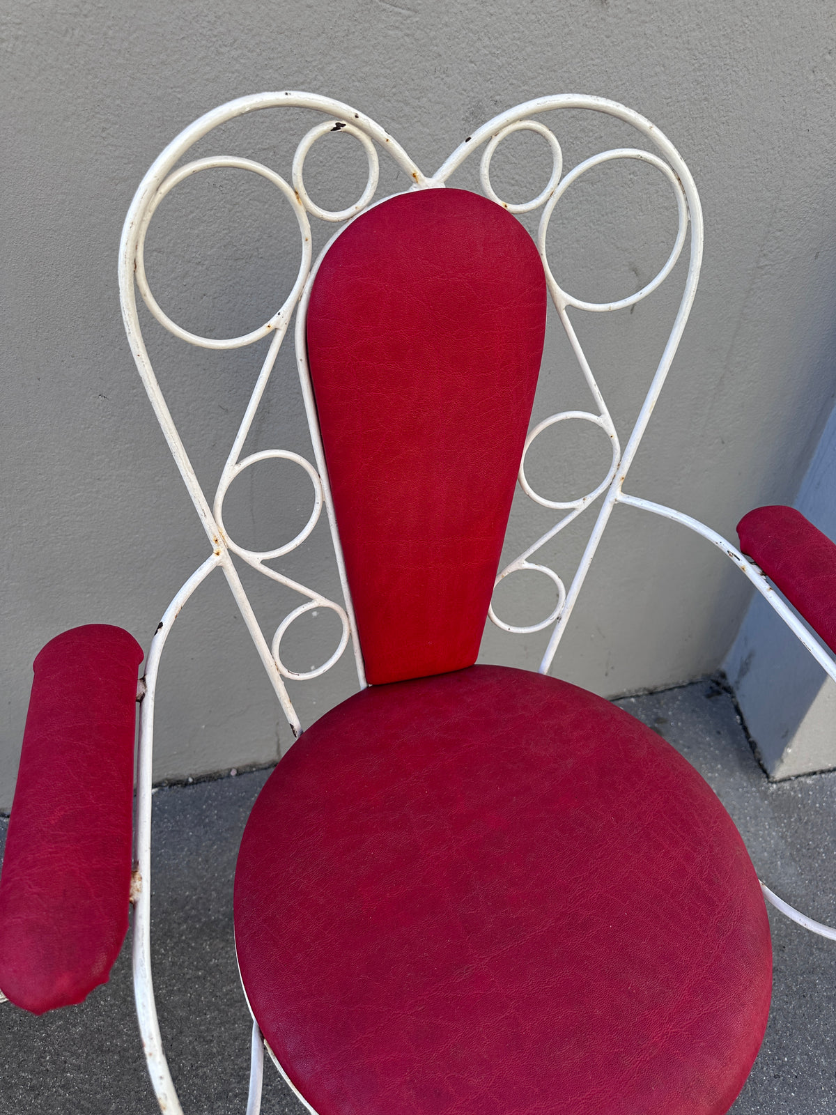 Vintage Gartensessel mit roter Polsterung – 2er-Set