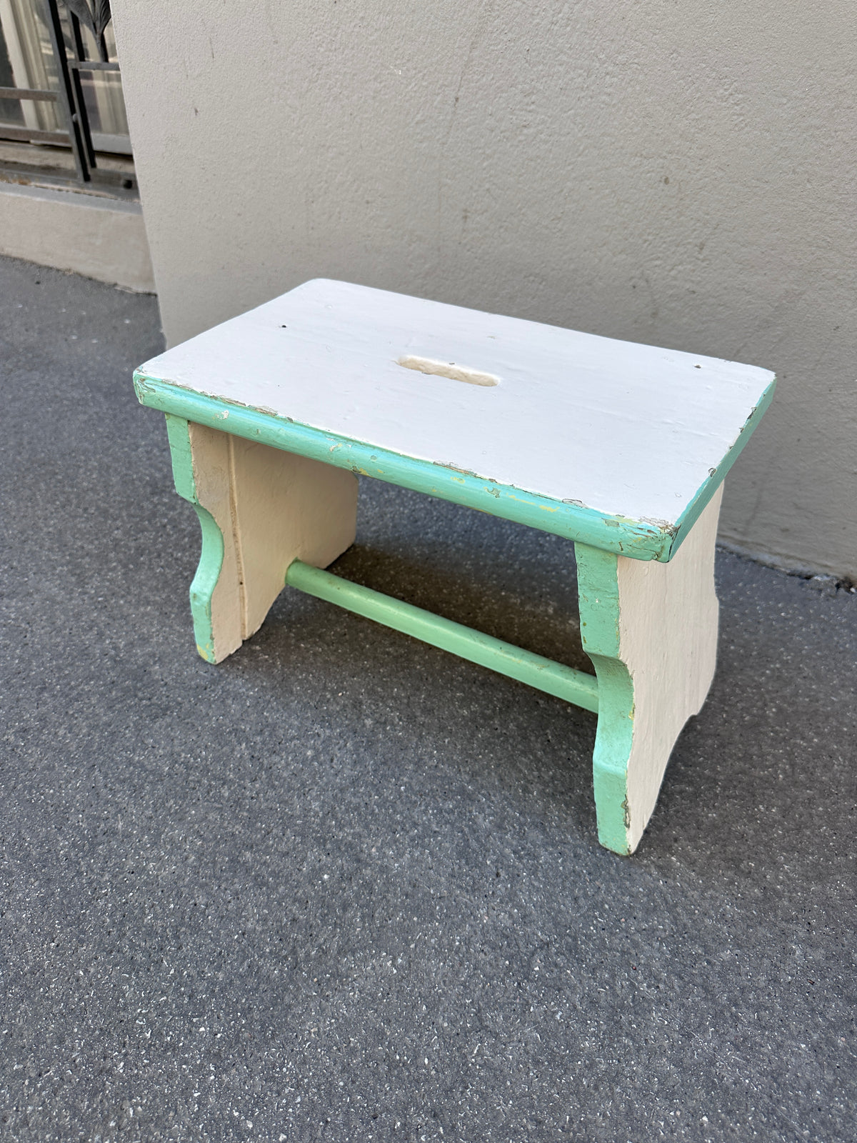 Vintage Schamerl / Hocker aus Holz in Weiß und Türkis