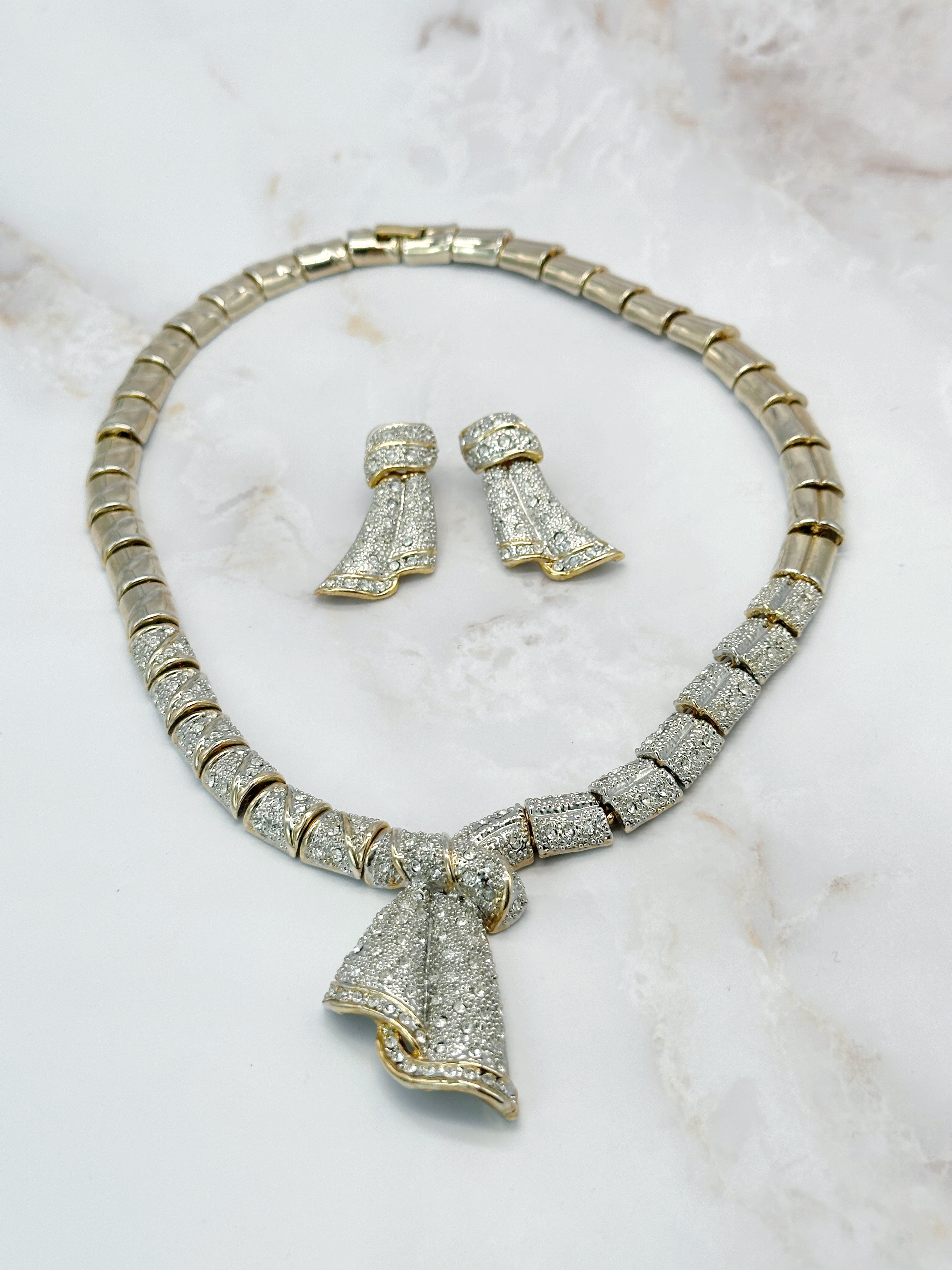 Exquisites Vintage Schmuckset mit Collier & Ohrhängen, Strass & vergoldet