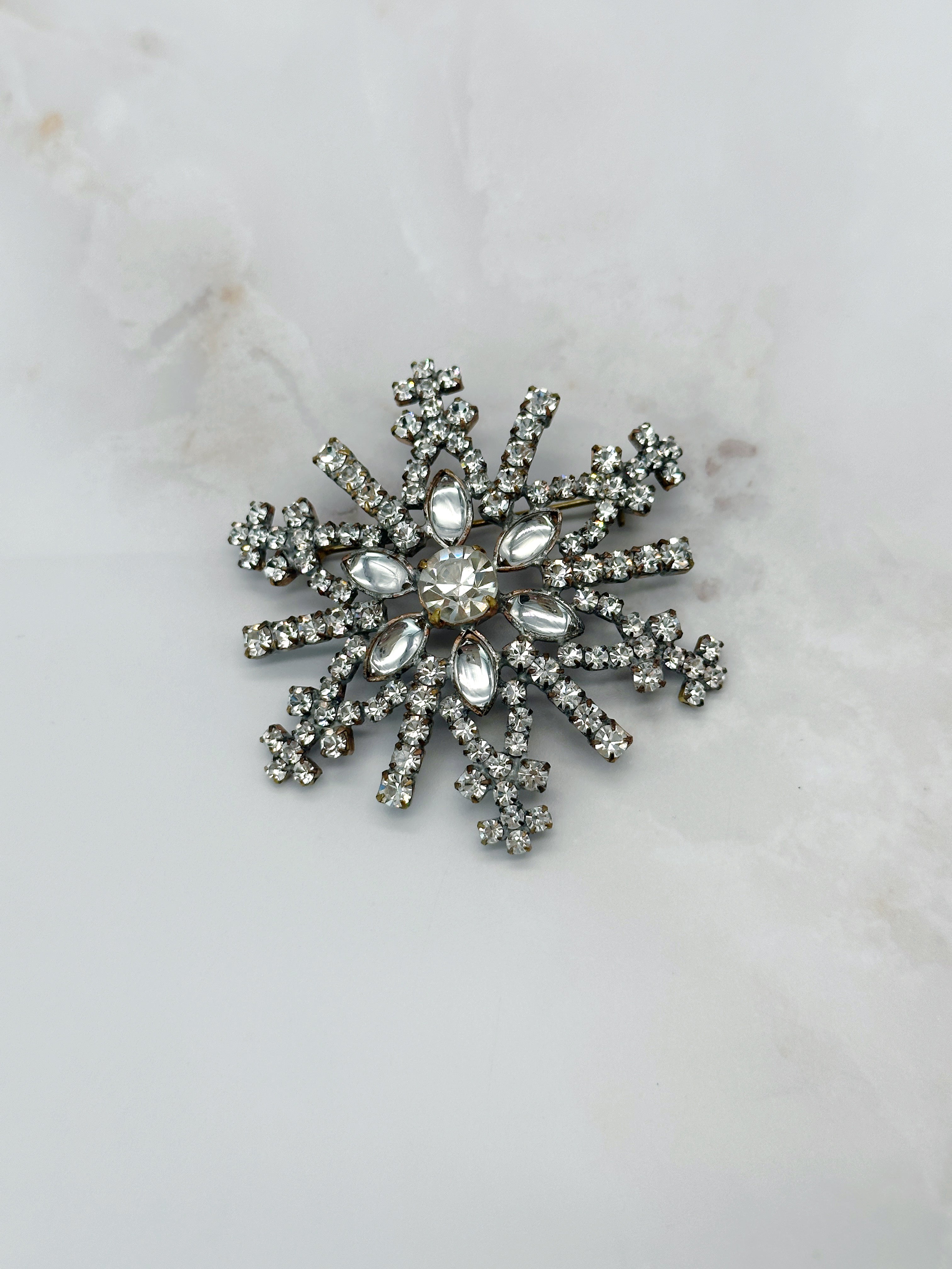 Funkelnde Vintage Brosche Stern / Schneeflocke aus Strass