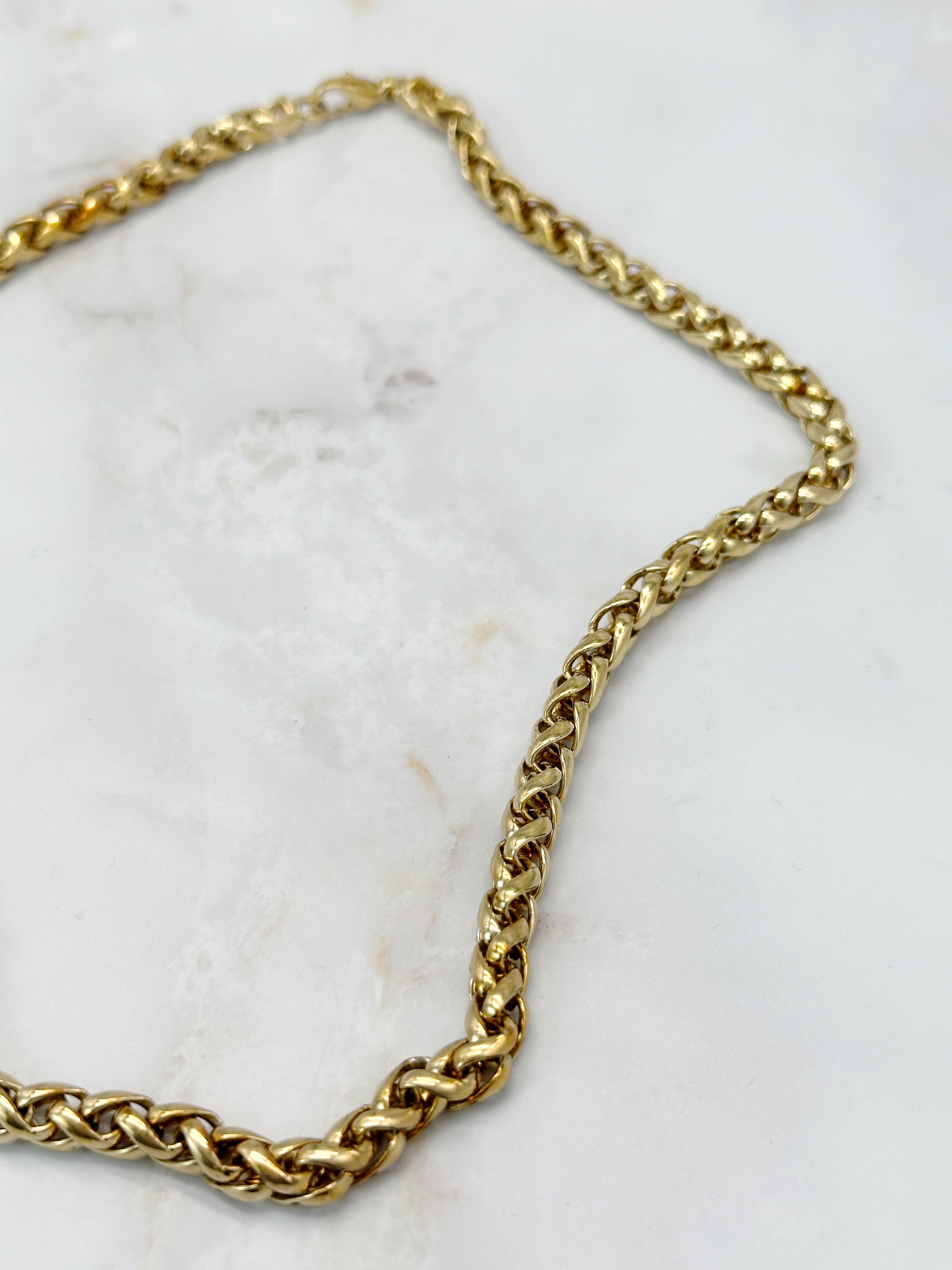 Elegante vergoldete Gliederkette