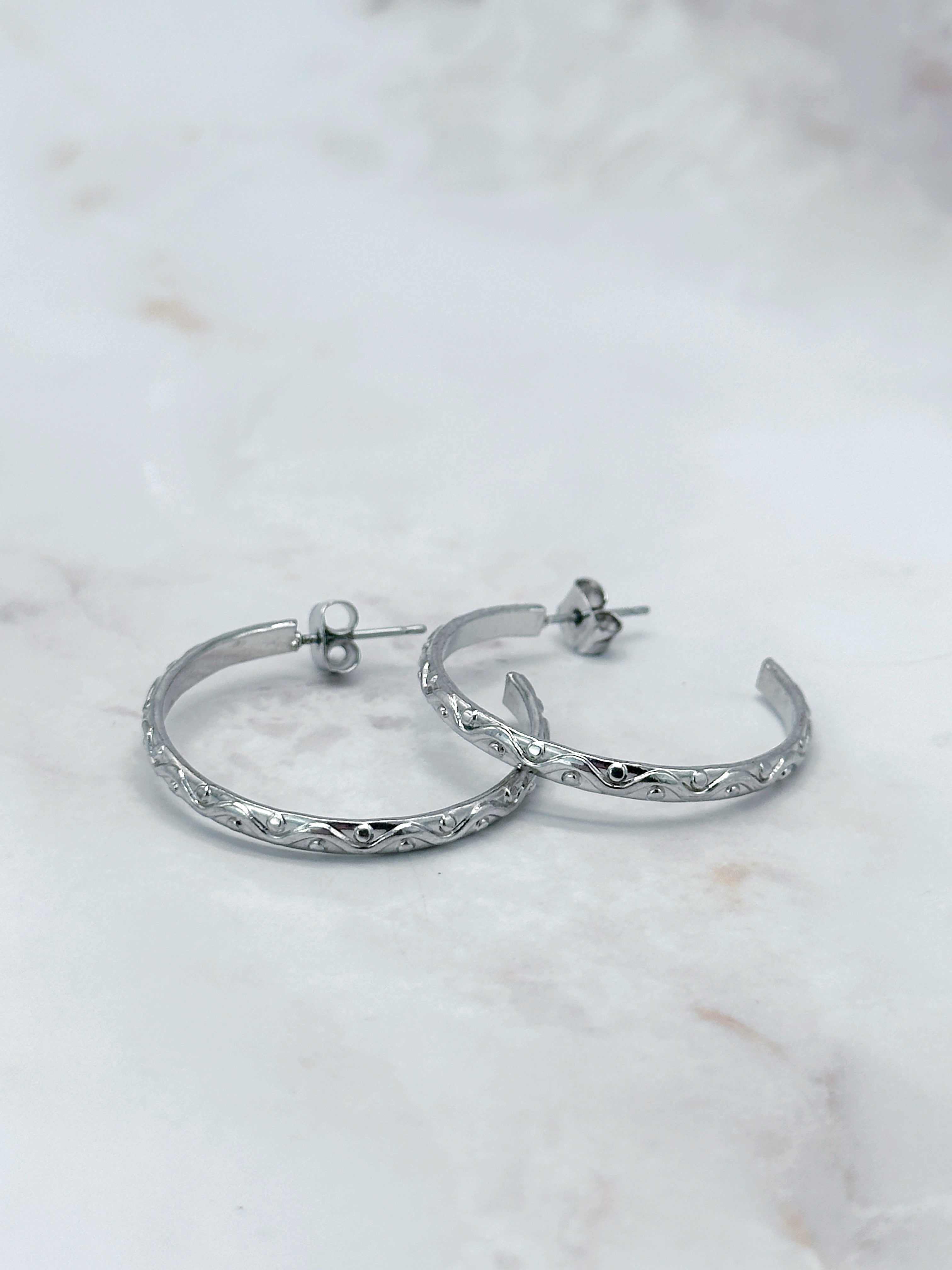 Vintage Creolen mit Wellenmuster