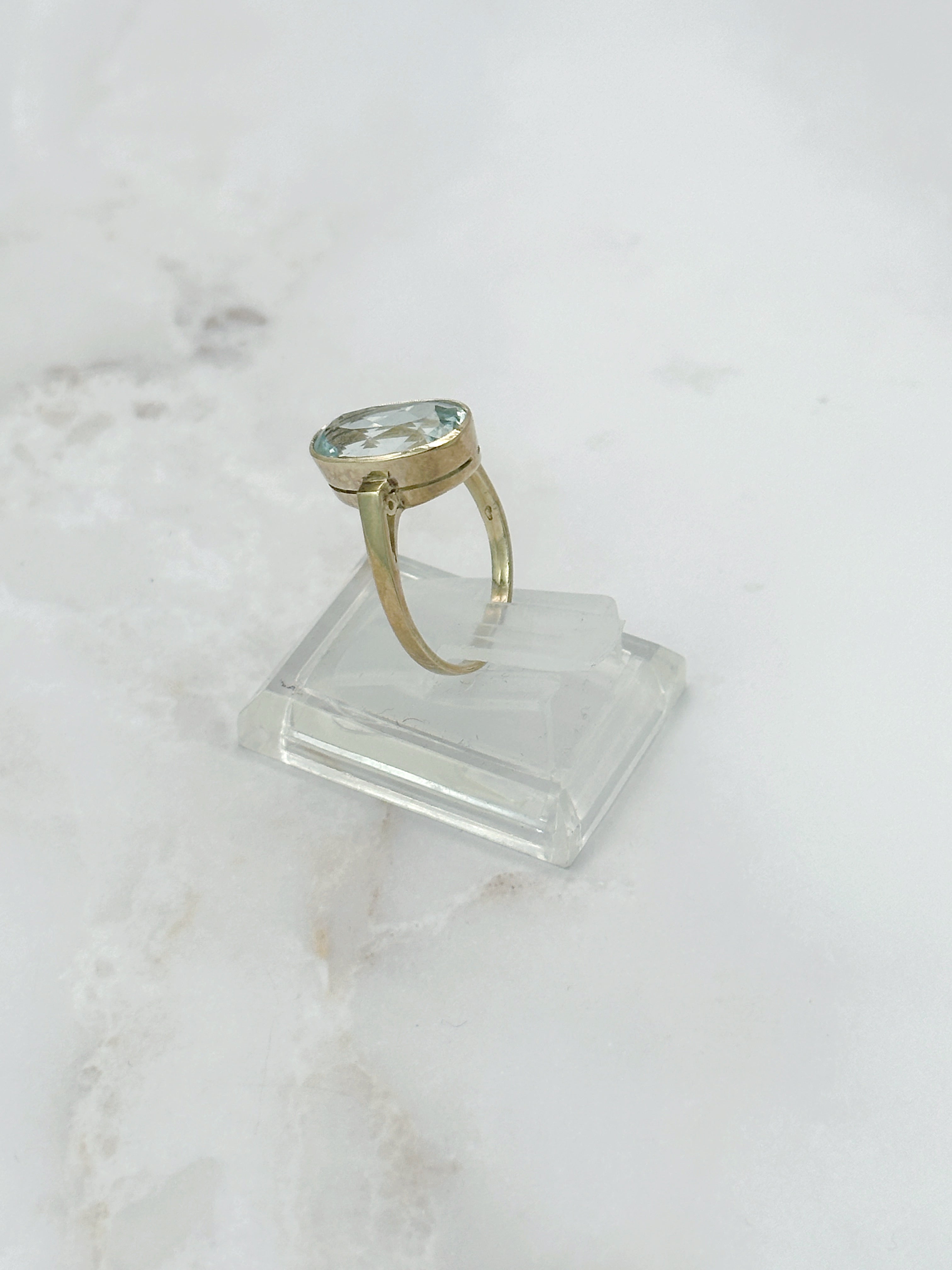 Vintage Ring in 585 Gelbgold mit ovalem Aquamarin