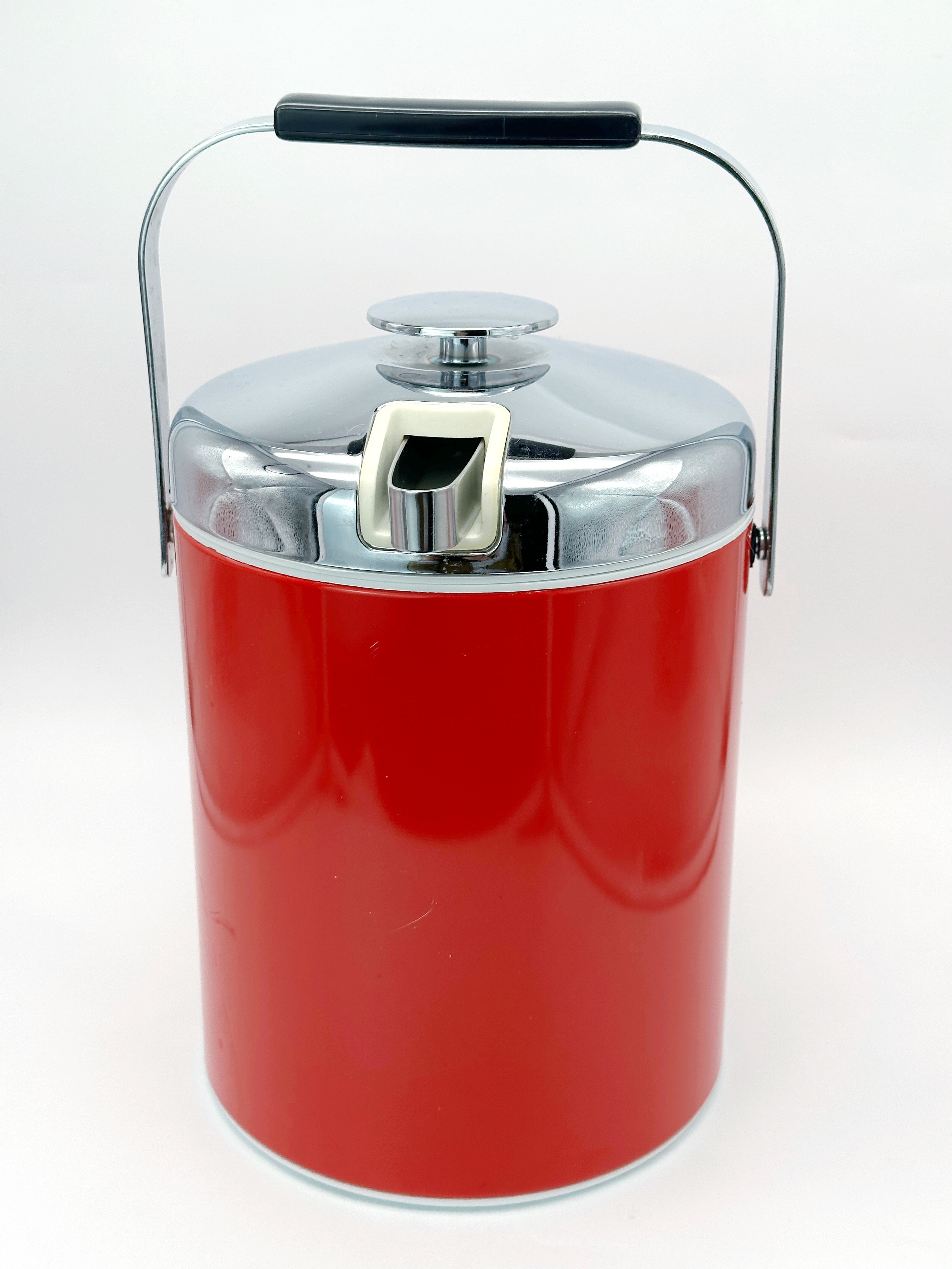 Retro Eiskübel im 70er Jahre Space Age Design