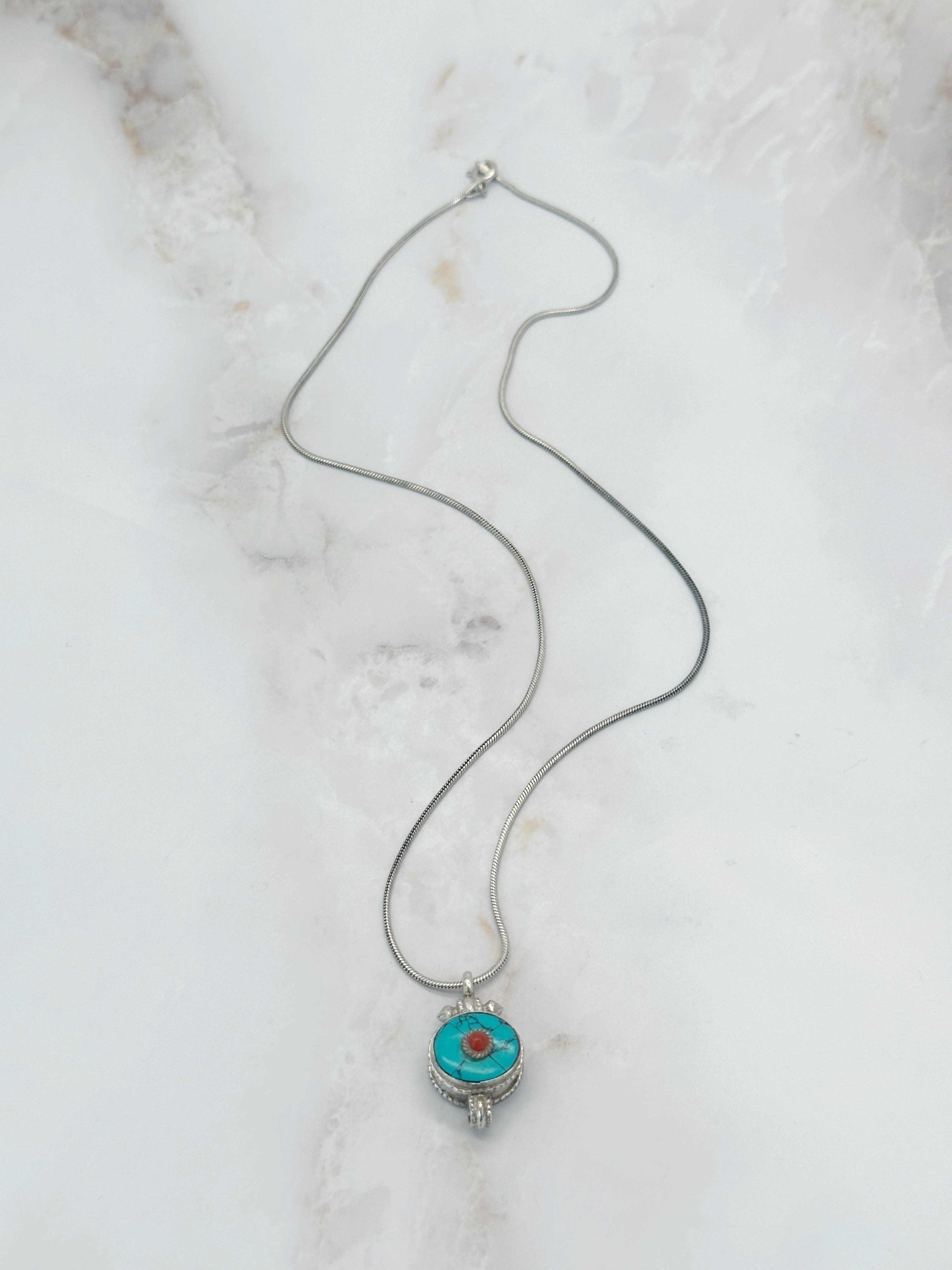 Vintage Silberne Schlangenkette mit Türkis-Anhänger im Ethno-Stil