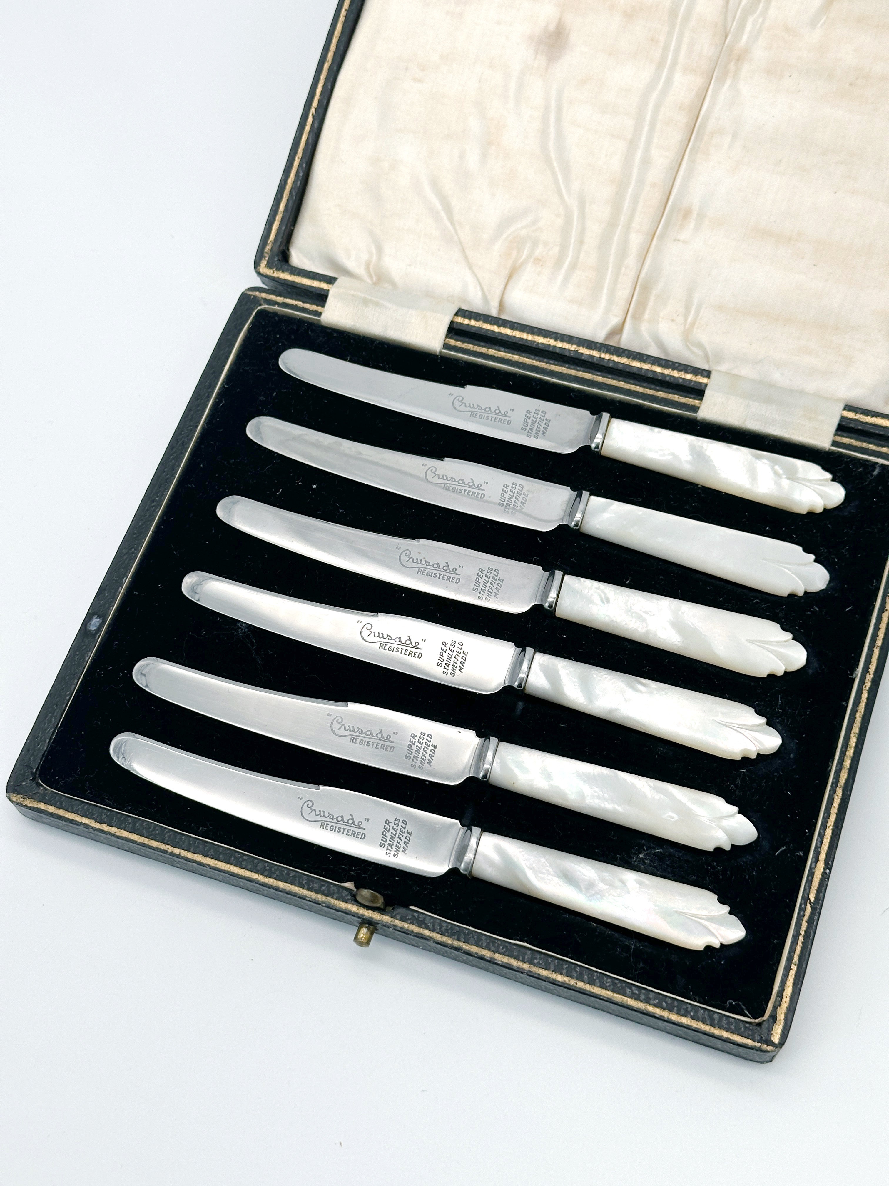 Vintage Buttermesser-Set mit Perlmuttgriffen, in Originalbox